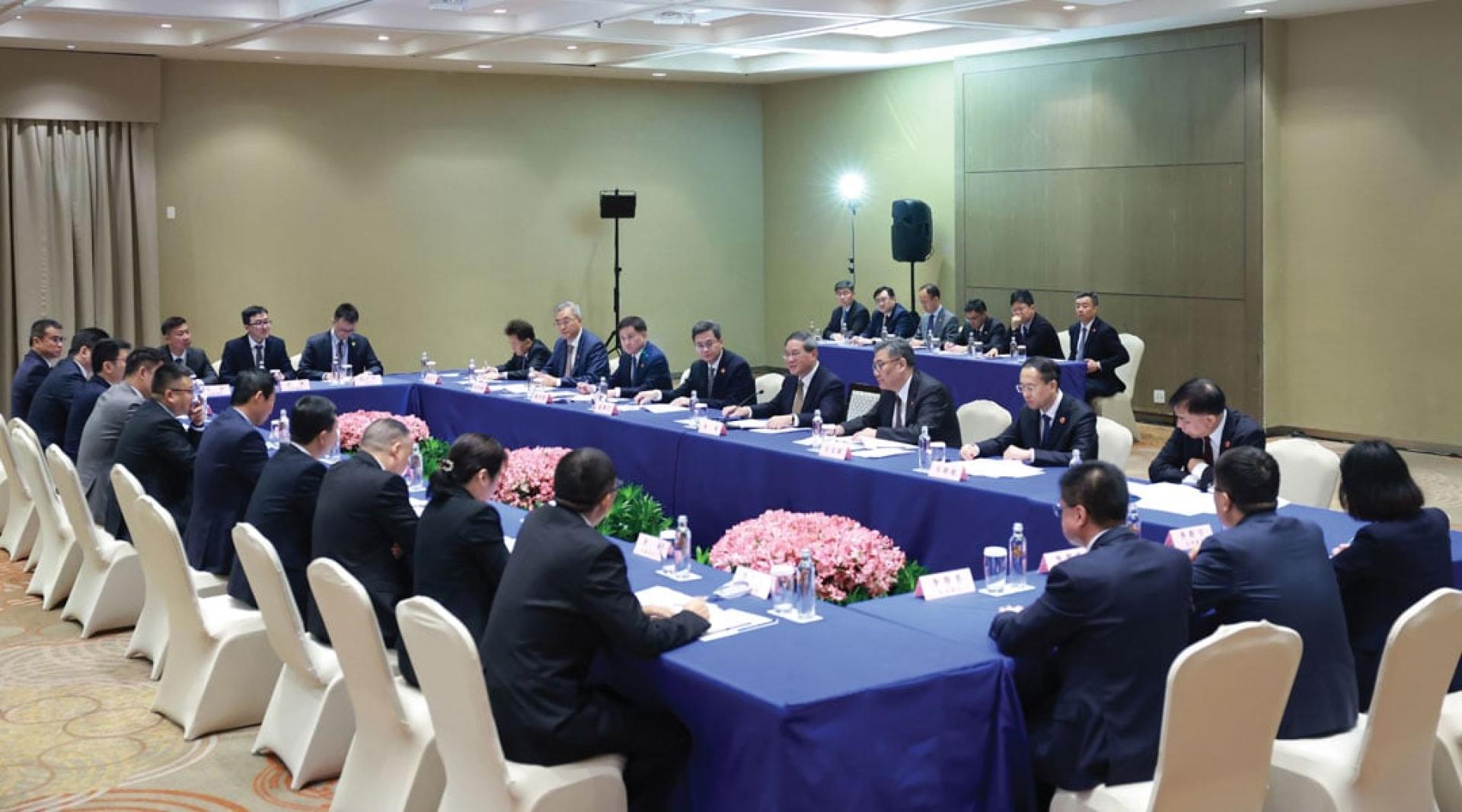 中国总理李强于当地时间8日在里约热内卢出席在巴西中资企业座谈会。（图：新华社）
