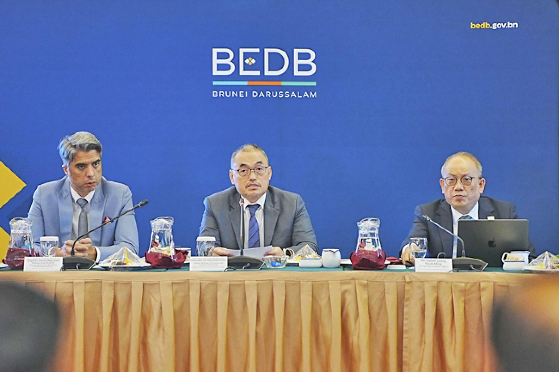 财政与经济部副部长拿督凯鲁丁在会上致词