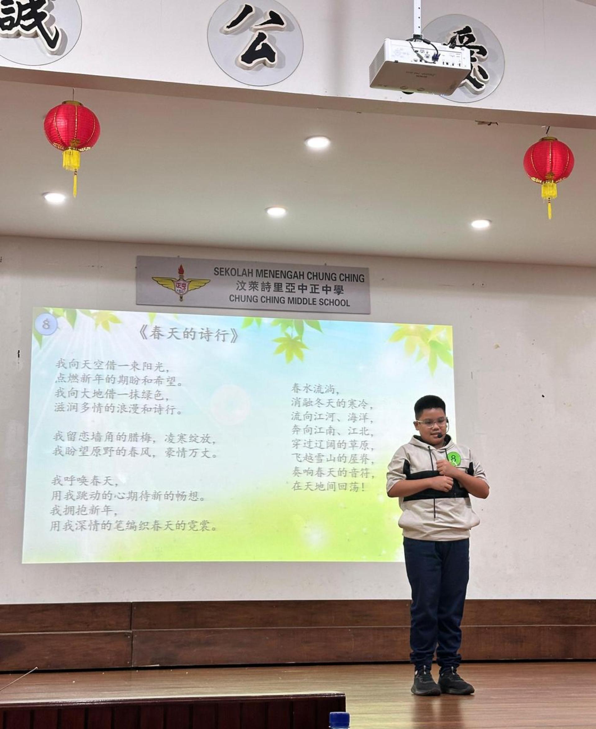 五年级方镇扬同学深情朗诵《春天的诗行》