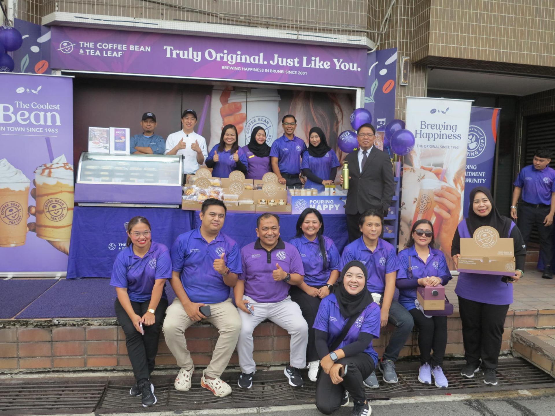 The Coffee Bean & Tea Leaf®团队合影