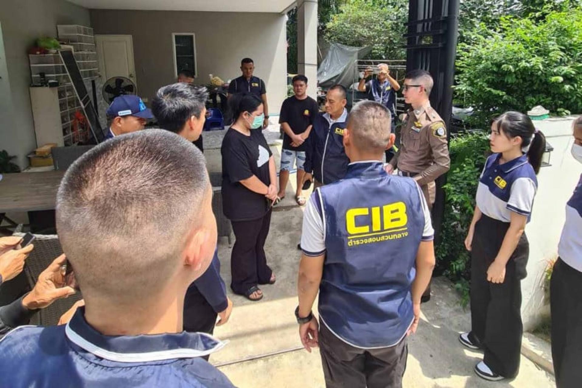 卷入泰国高僧性丑闻绰号“Golf”的关键女子，日前已在暖武里一处豪华住宅区落网。