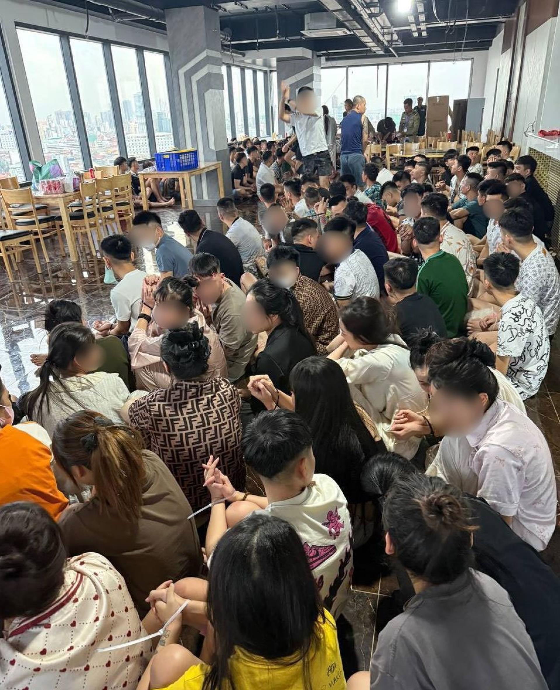 当局14日当场逮捕多名涉案人员。