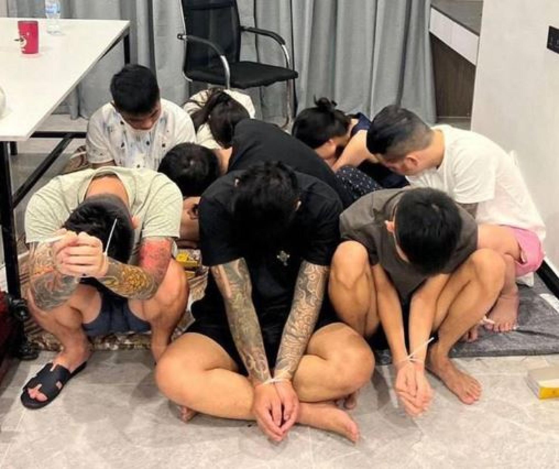 柬埔寨执法人员周一突击金边一个诈骗窝点，将200多名涉案越南公民一网打尽。