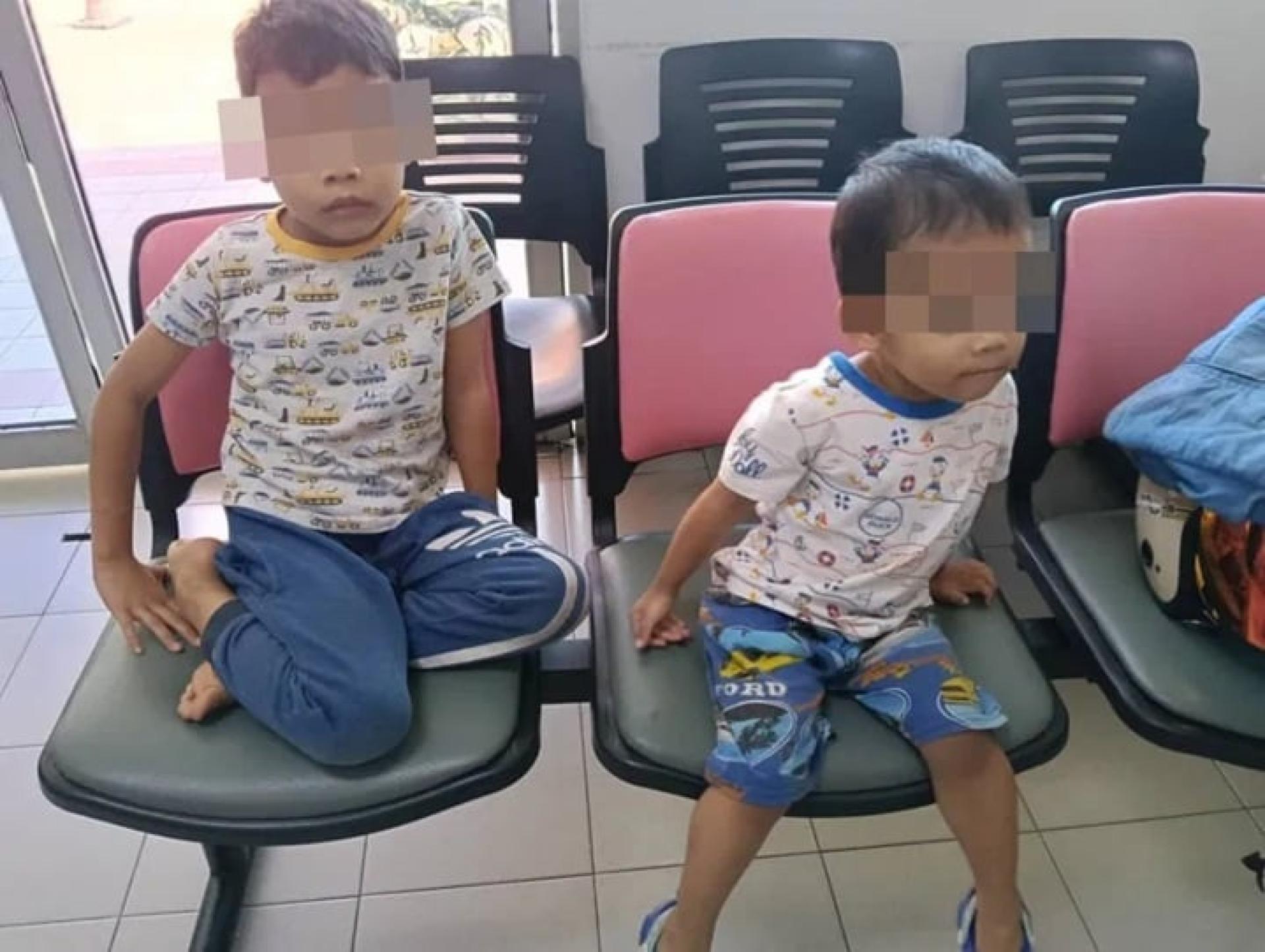 两名年幼兄弟，乘着保姆睡着之际溜出家门，所幸被路人发现，情况安然无恙。