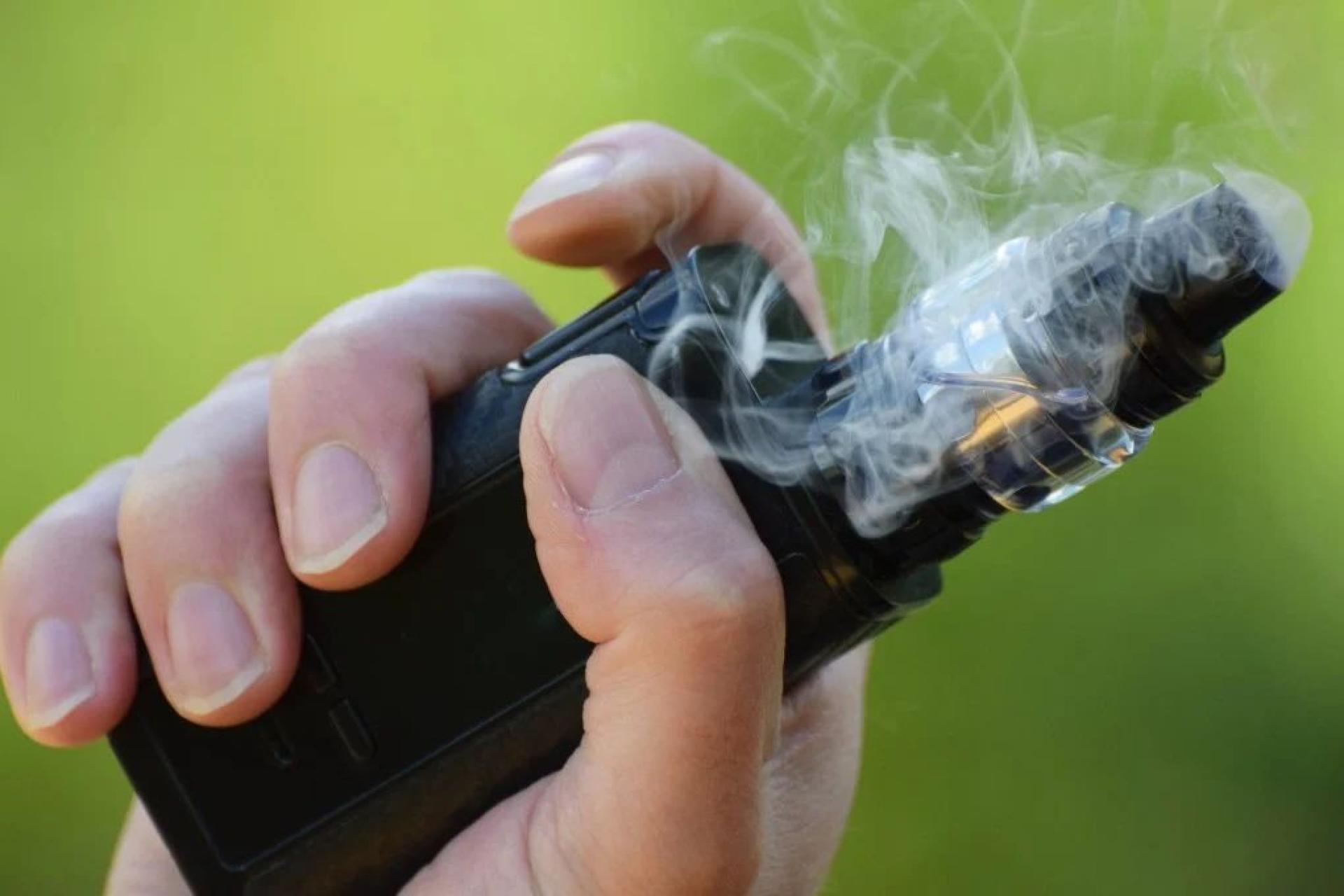 泰当局发现依托咪酯被非法混入电子烟液体。