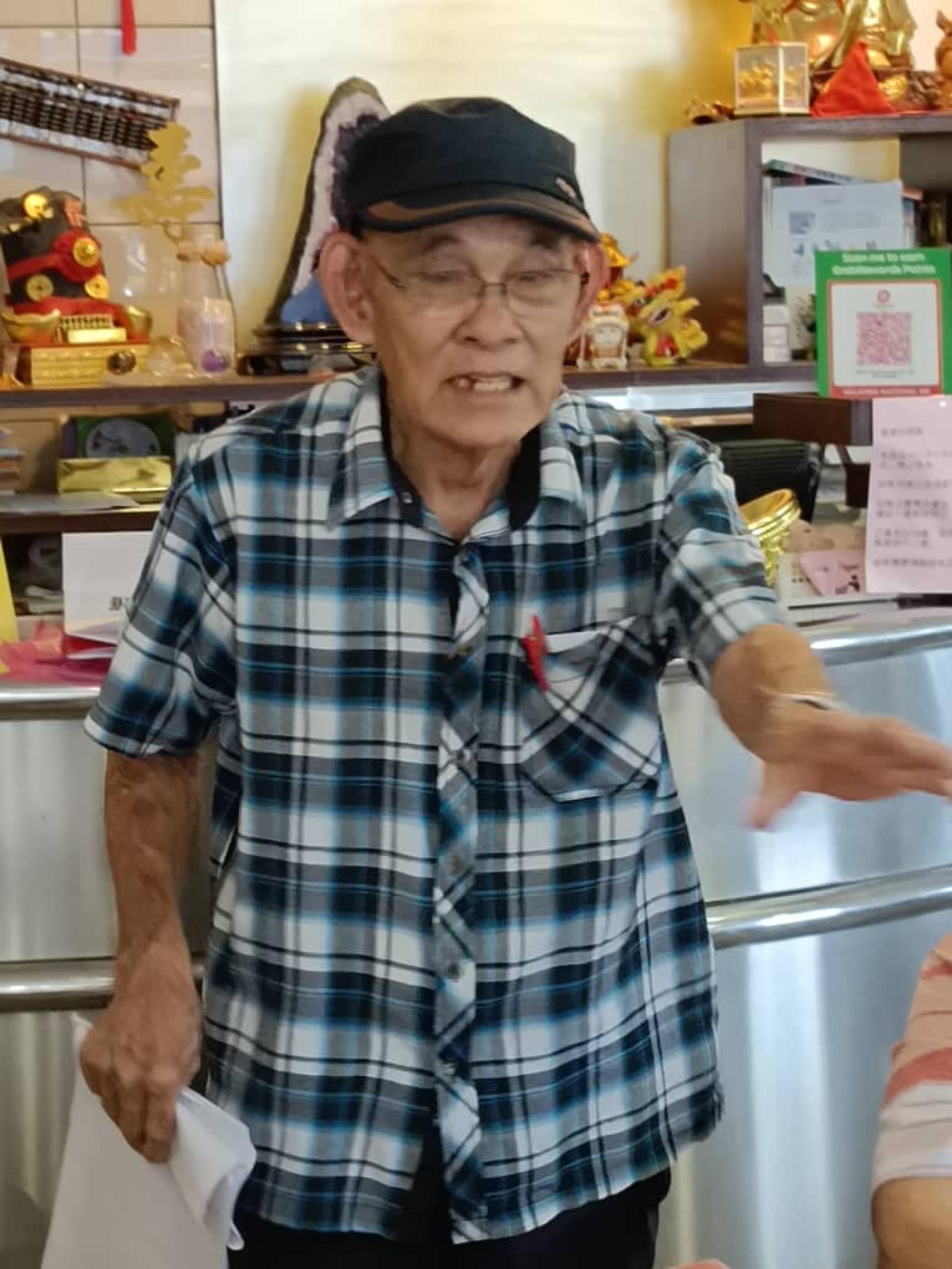 贝雄伟在午宴上发言。