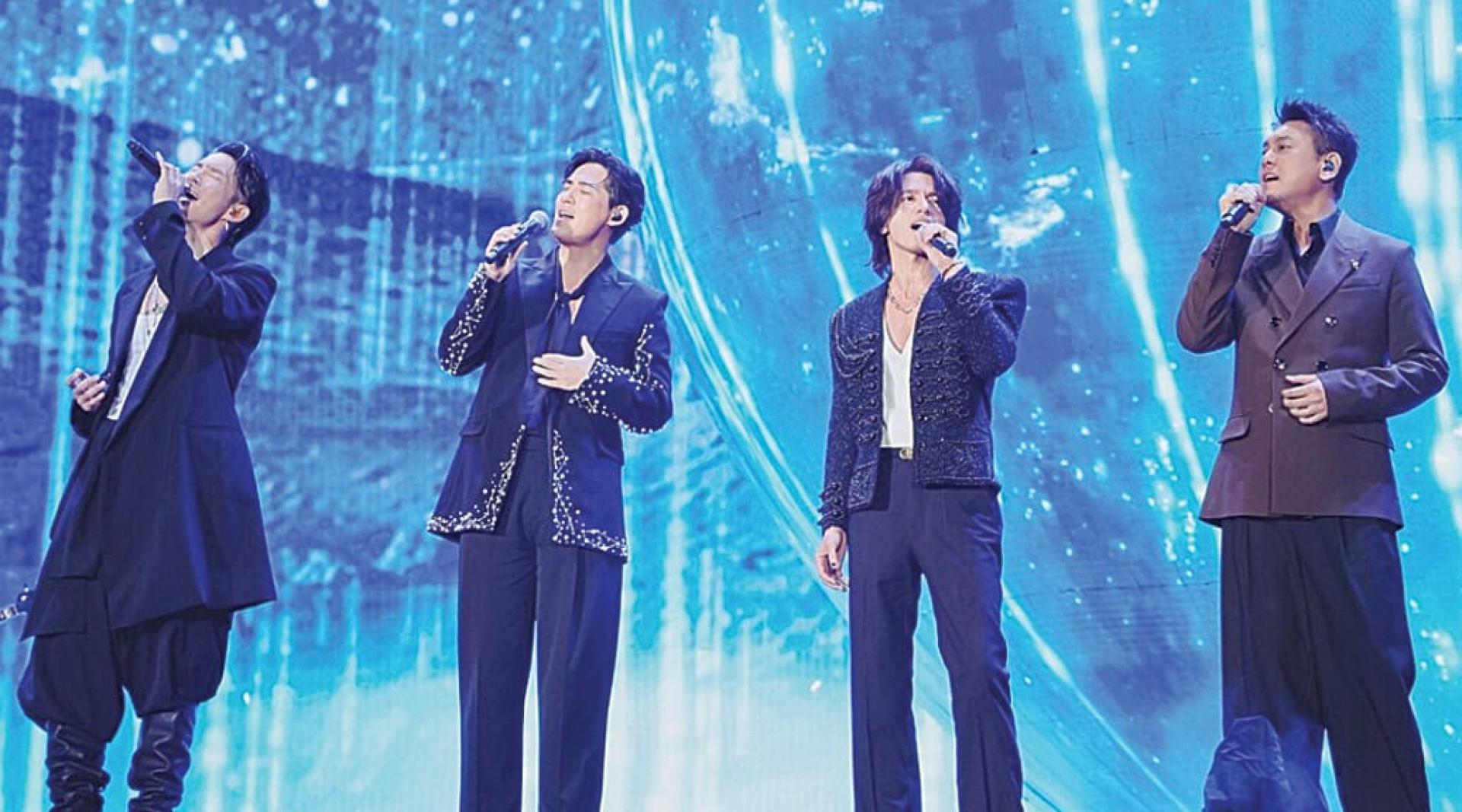 F4惊喜合体演唱经典《流星雨》。