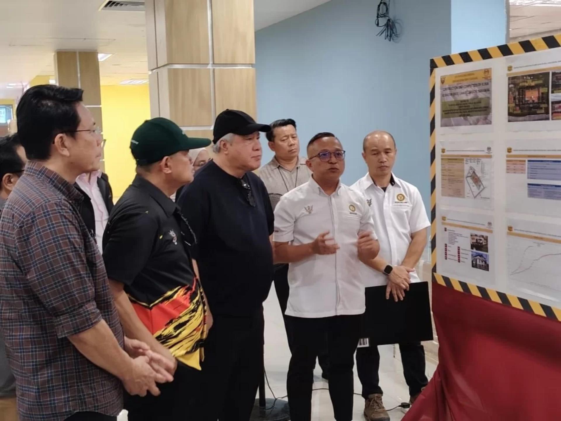 Awang Tengah visits the site of Lawas Health Clinic.