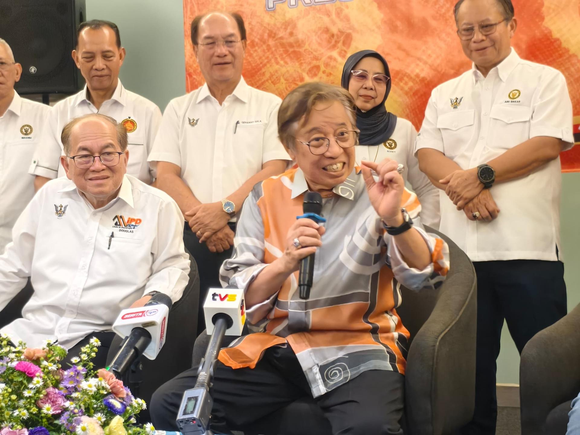 砂拉越总理拿督巴丁宜丹斯里阿邦佐哈里指出，州政府将持续在美里推动多项具标志性的基础  设施发展，以提升城市景观和旅游吸引力。