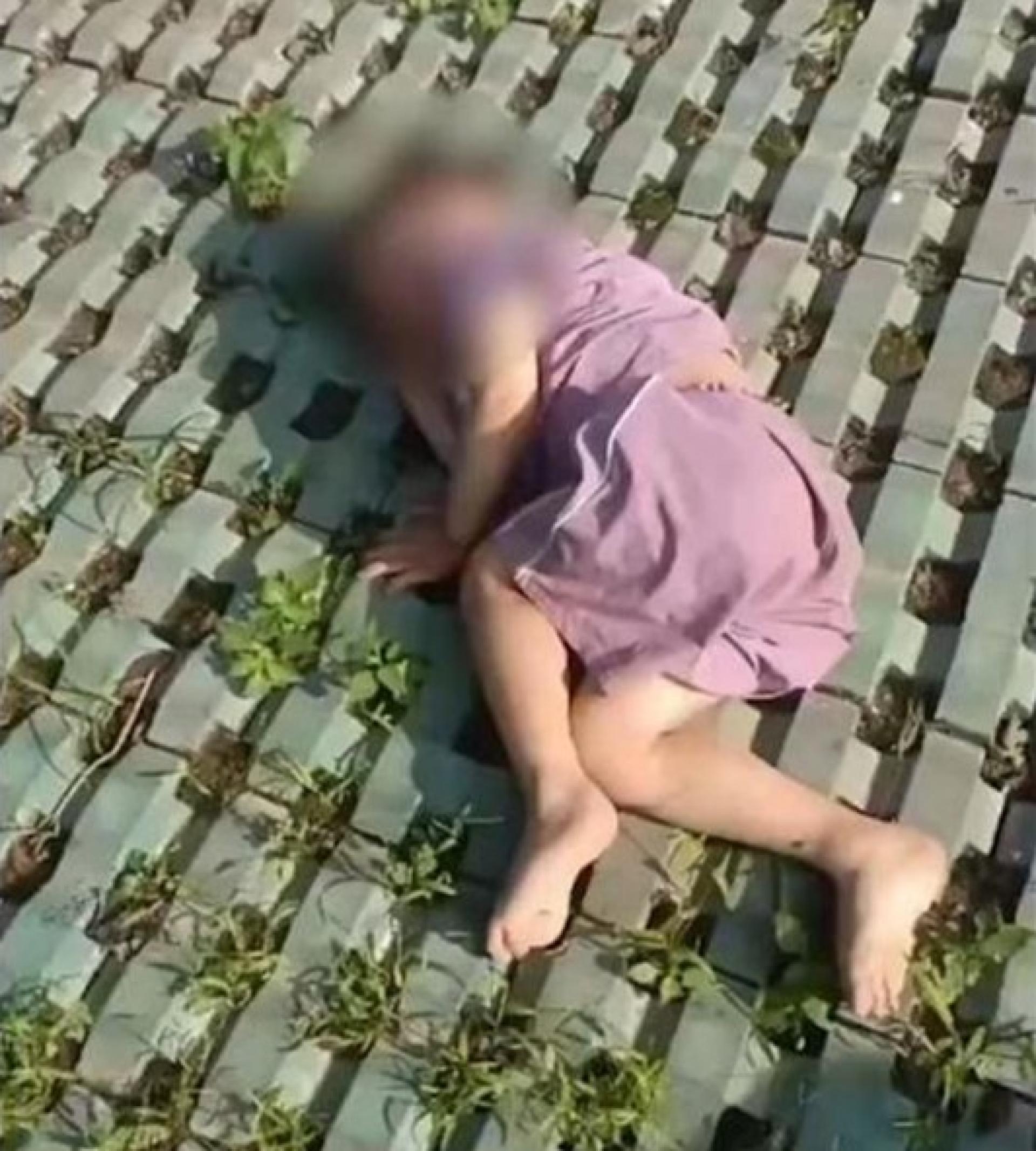朱先生说：“起初还不敢相信我的孩子是从18楼掉下去的，后来让物业管理调取了监控才确认。”