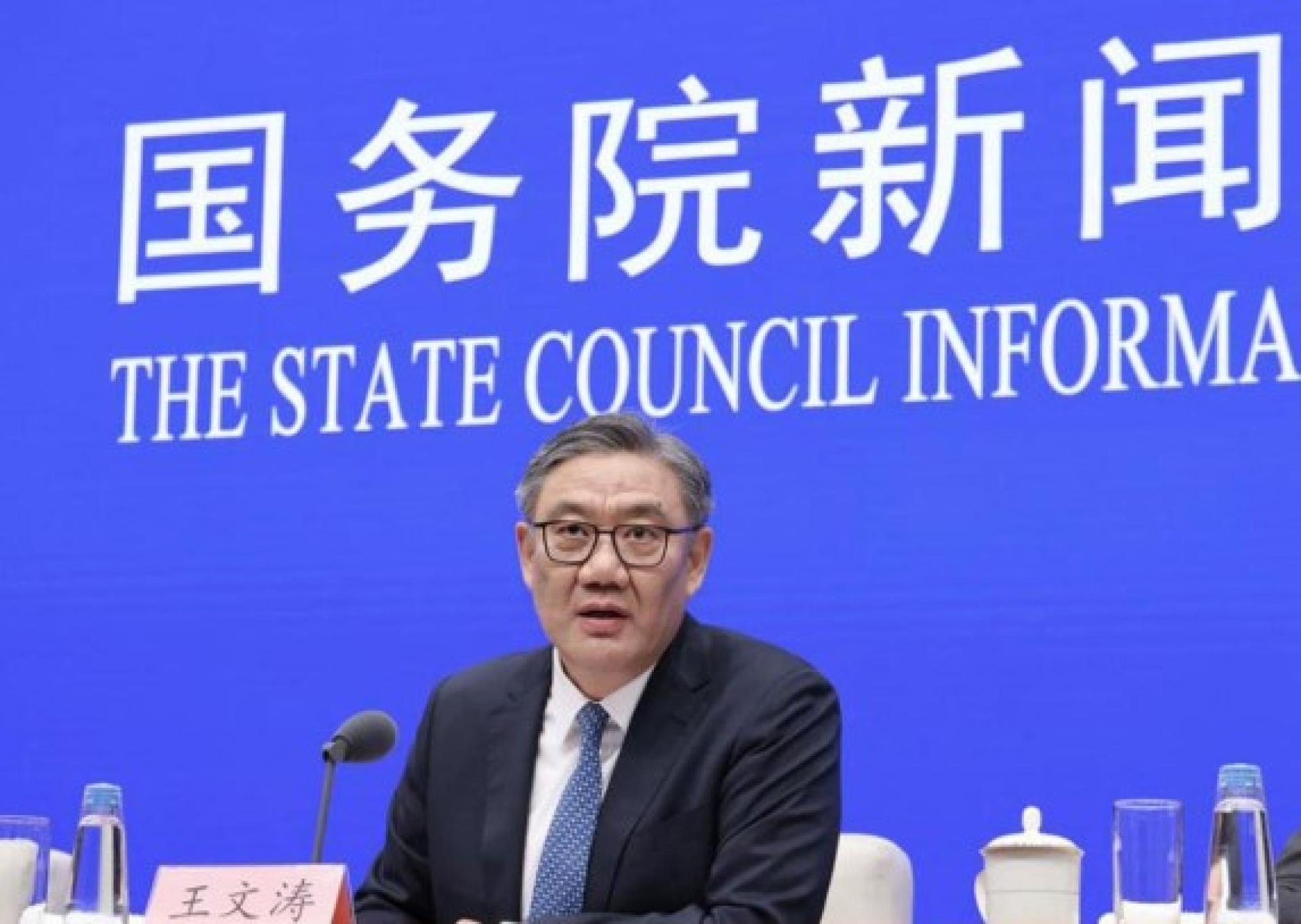 中国商务部长王文涛与欧盟主管贸易事务的执委塞夫乔维奇举行视讯会谈。