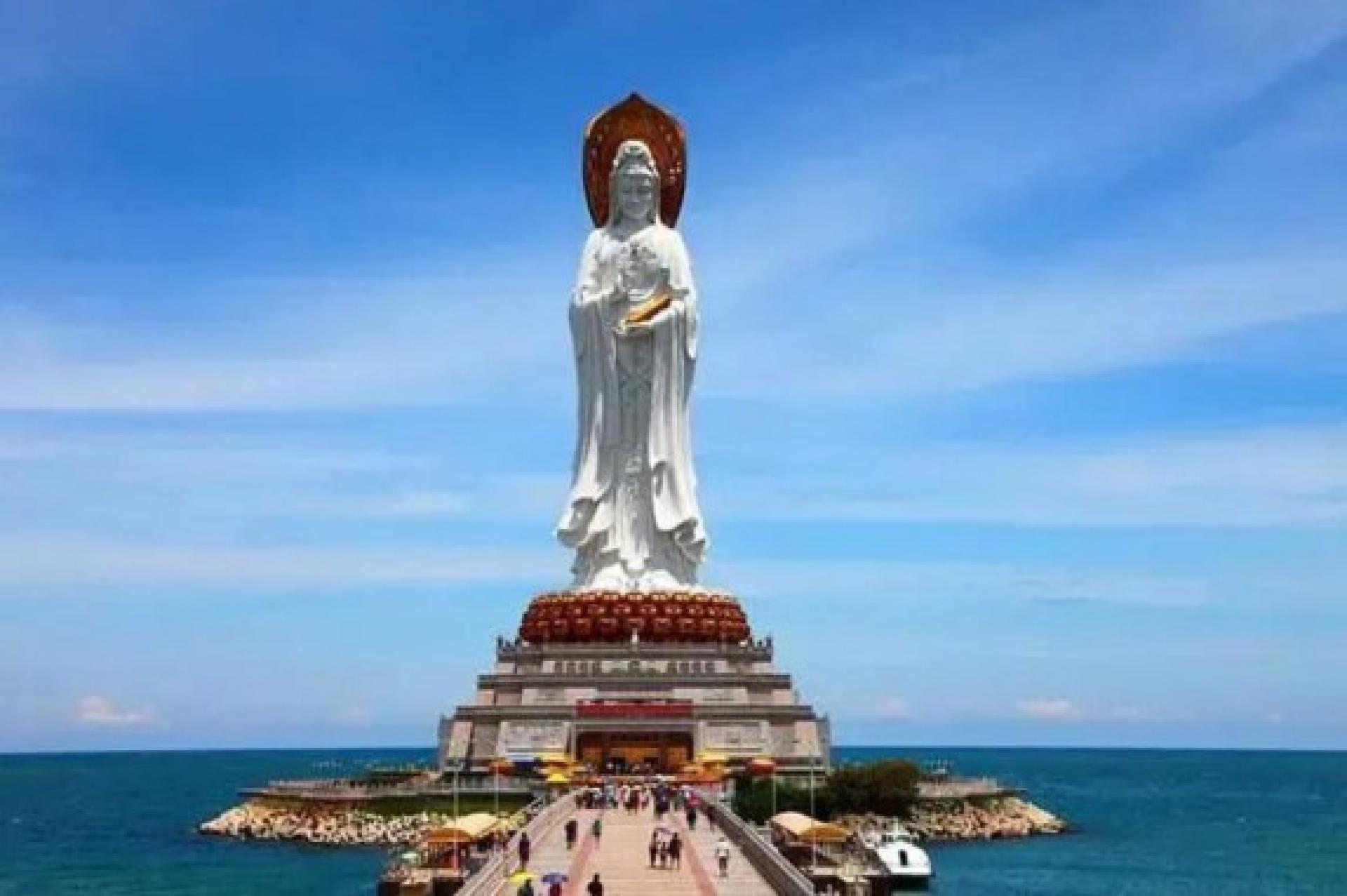 海南省名胜海上观音。