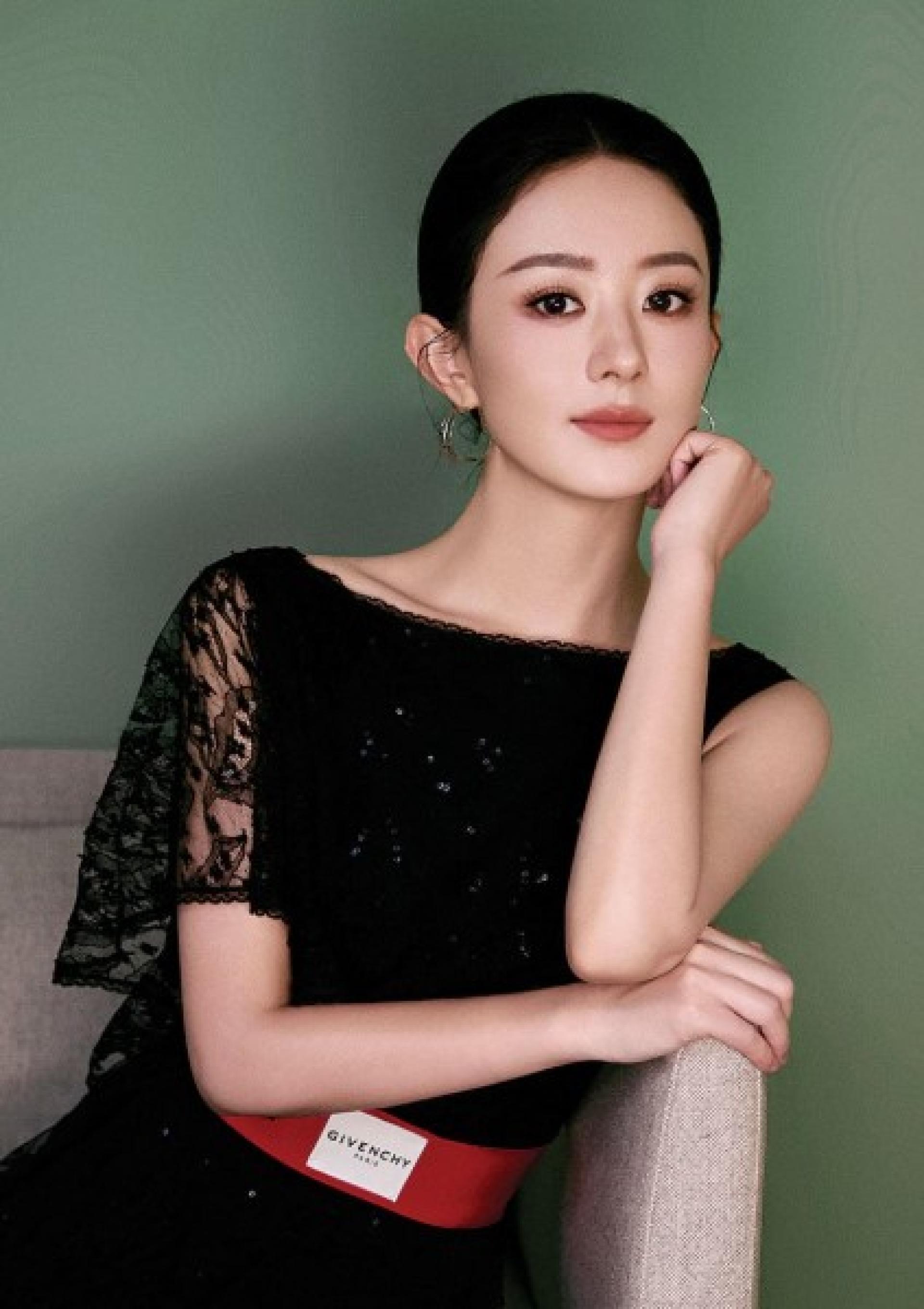 赵丽颖成为纪梵希彩妆全球代言人，不过纪梵希服饰线之前曾卷入辱华风波。