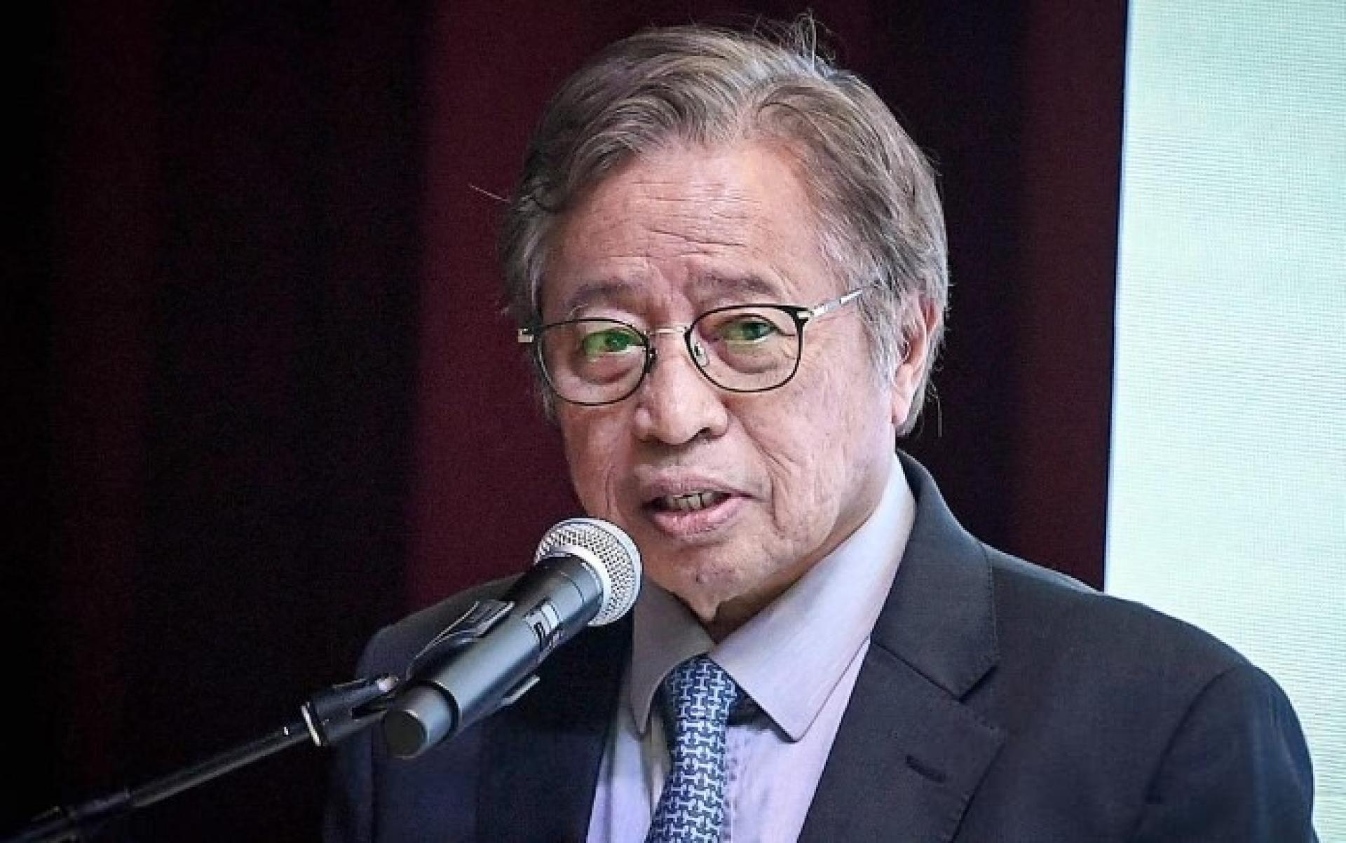 丹斯里阿邦佐哈里敦奥本在启用仪式上致词。