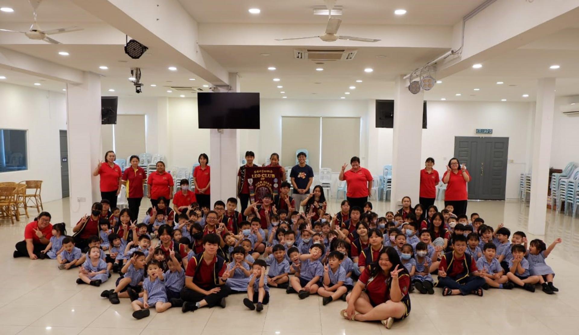 廉律中学幼狮会在美里福音堂幼儿园（都九分校）展开“阅读行动计划” 合影。