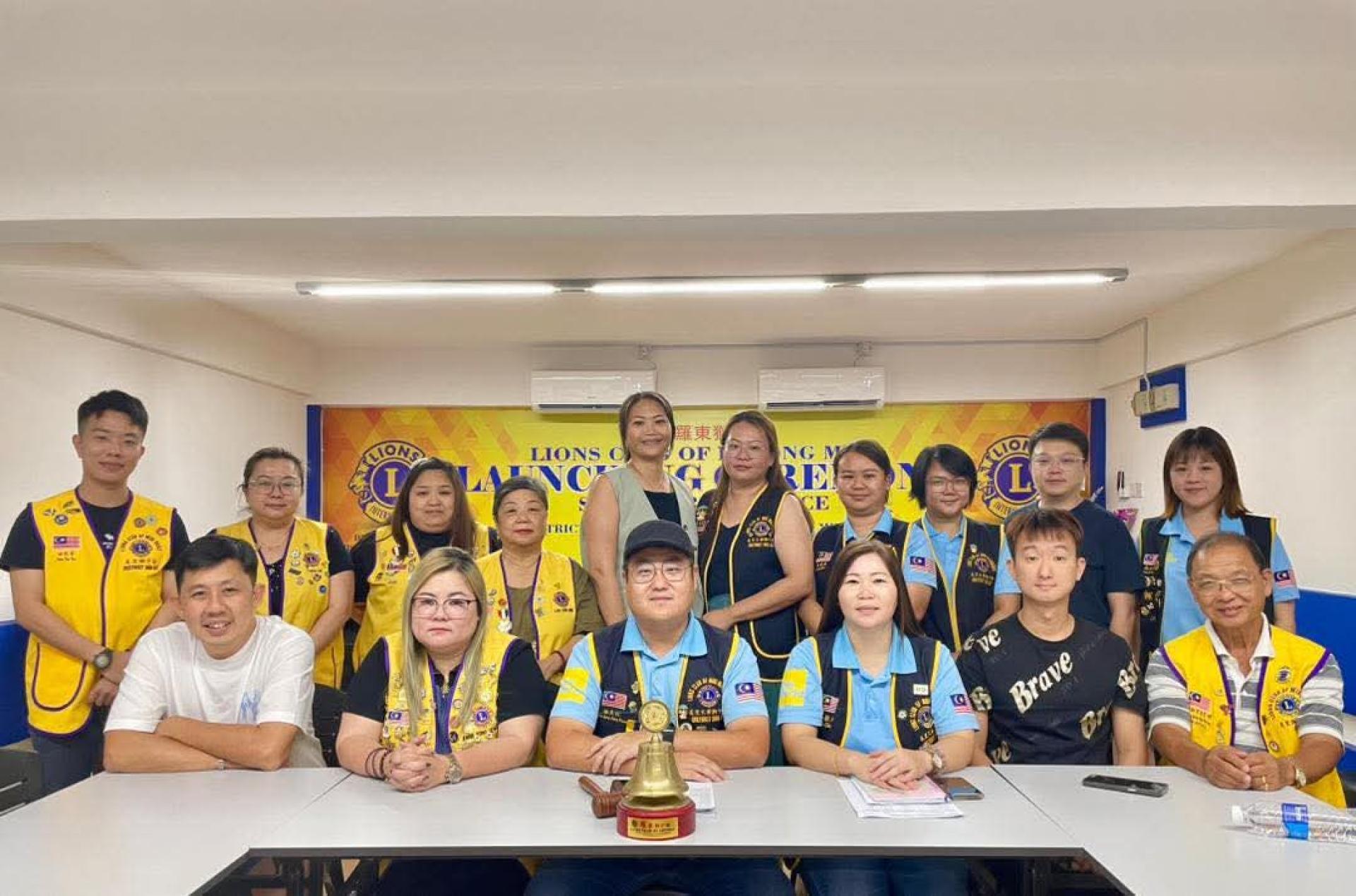 国际狮子会308A2区第四专区第10分区召开会议合影。坐者左3为国际狮子会308A2区第四专区第  10分区主席杨良权。