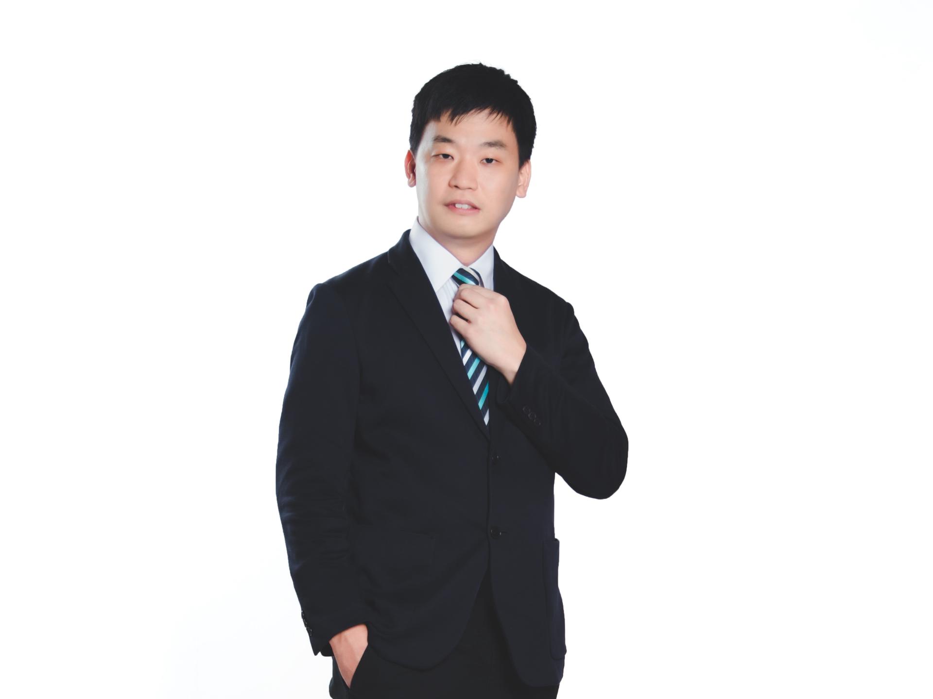 先锋国际讲演会秘书方孝善。