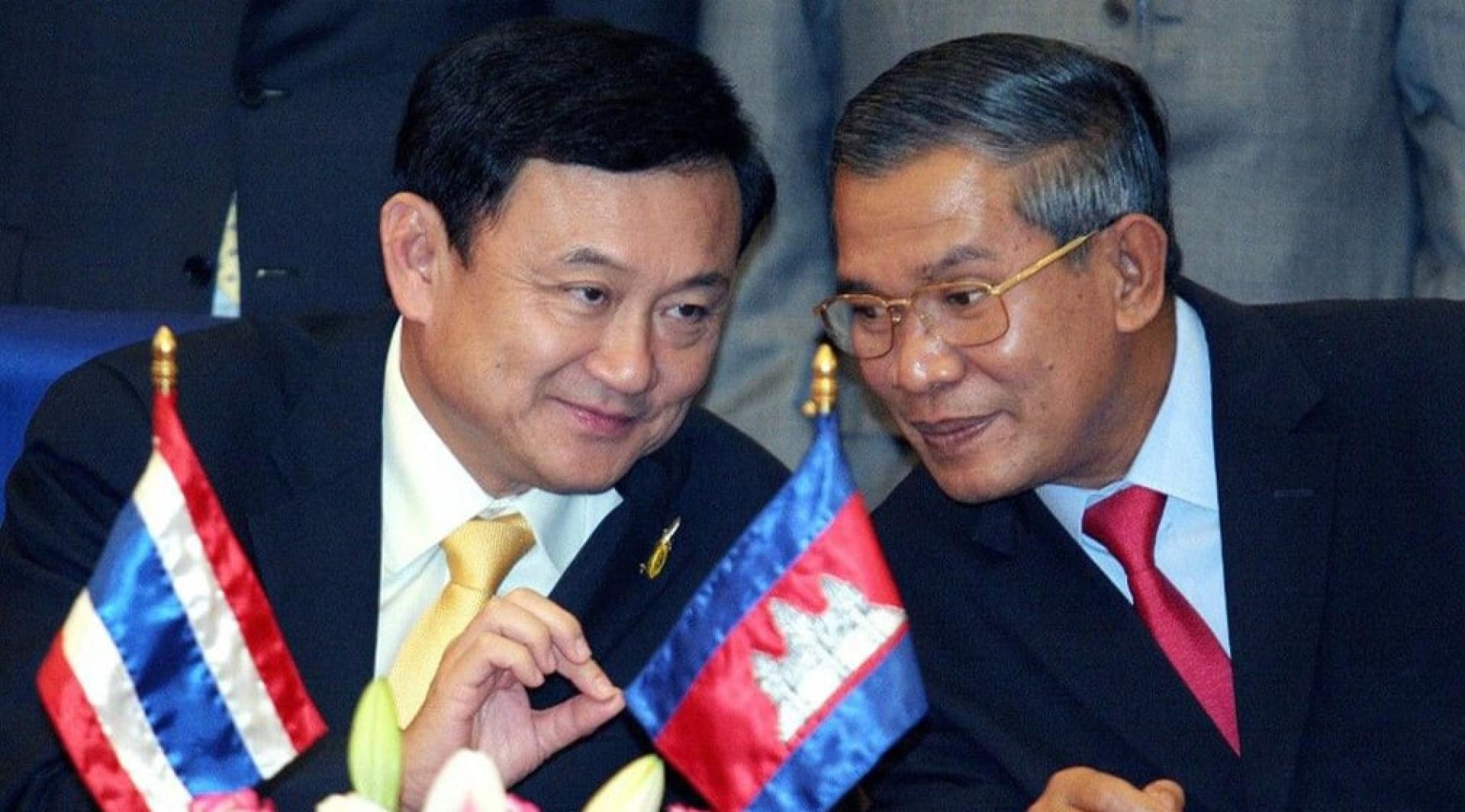 洪森称，他信是连泰王都敢背叛的人，又怎会对自己的政党和国家忠诚？图为两人2006年在金边会面的档案照。