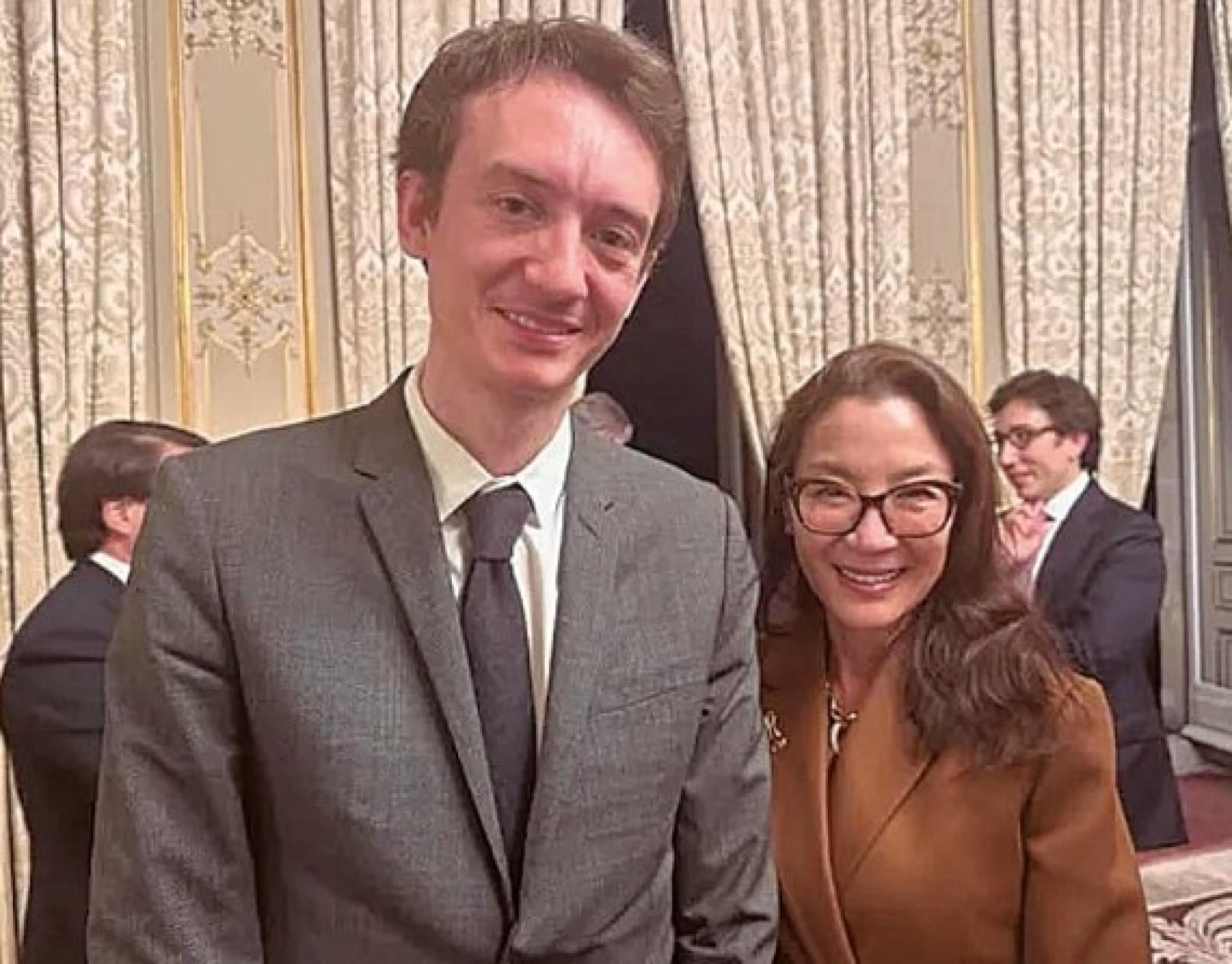 杨紫琼与LV三公子Frederic Arnault合影。