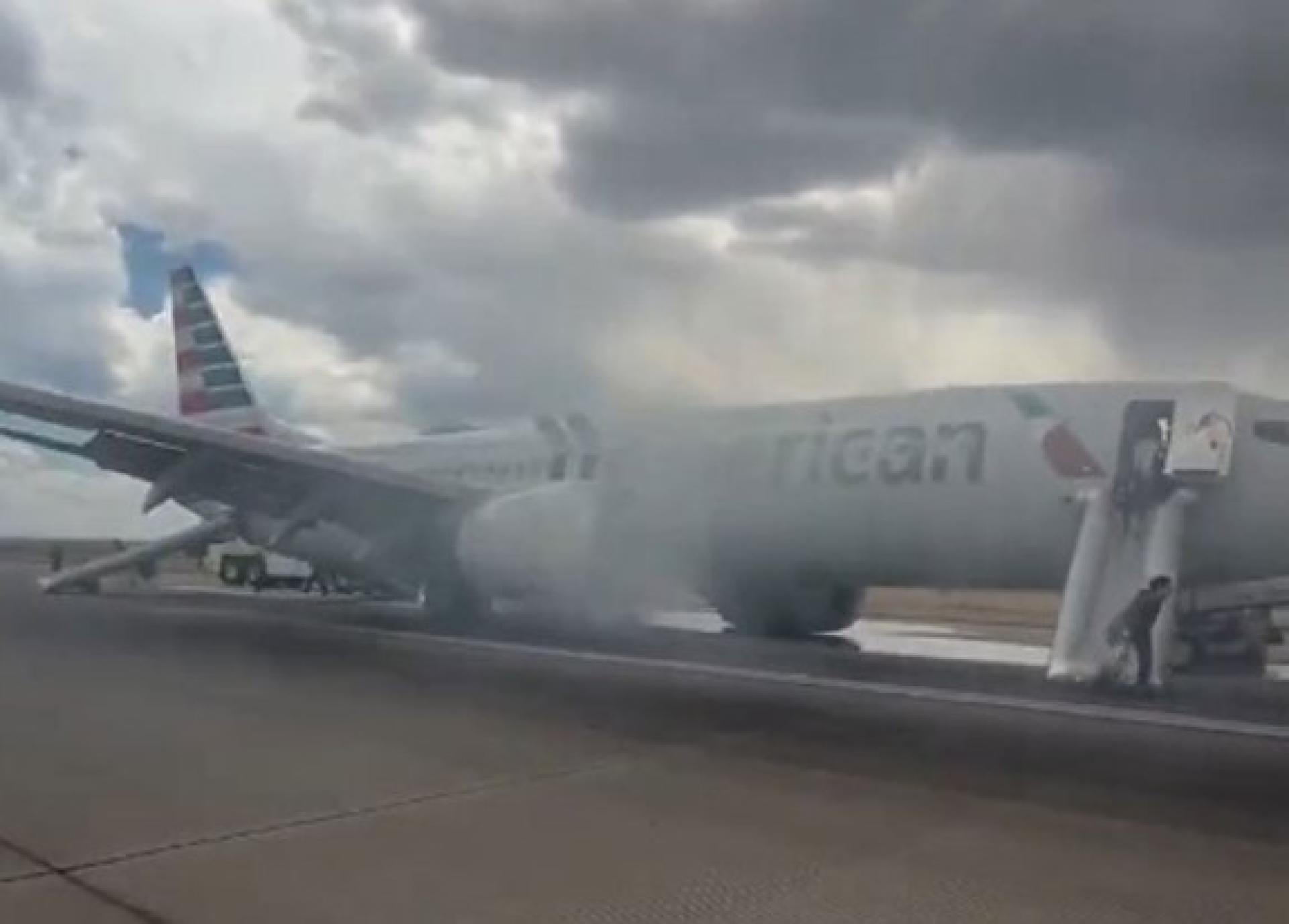 美国航空一架载著179人的波音客机，26日下午准备自美国丹佛国际机场准备起飞期间，因起落架疑似故障并冒出火光与浓烟而立即中止，机内人员紧急进行疏散。