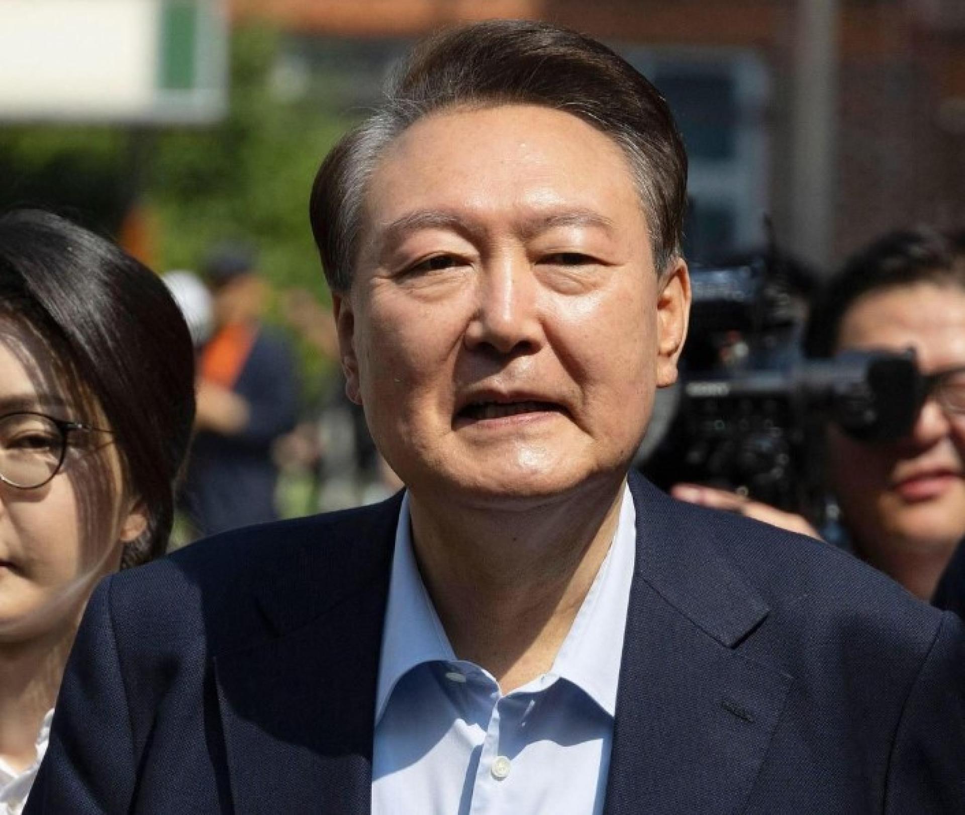 韩国检方认为尹锡悦和夫人金建希涉嫌在平泽市长人选公荐过程中支持“亲尹派”崔虎，并对此展开调查。 （档案照片）