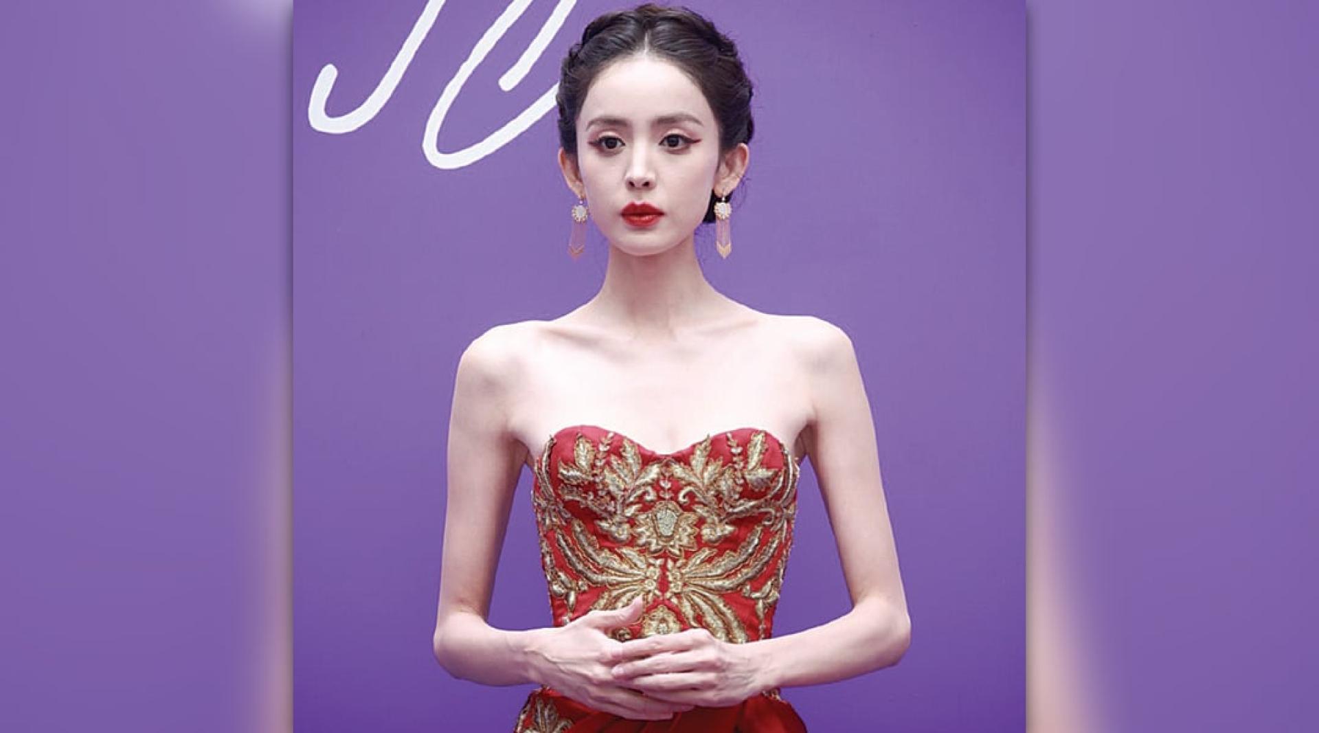 古力娜扎瘦成纸片人。