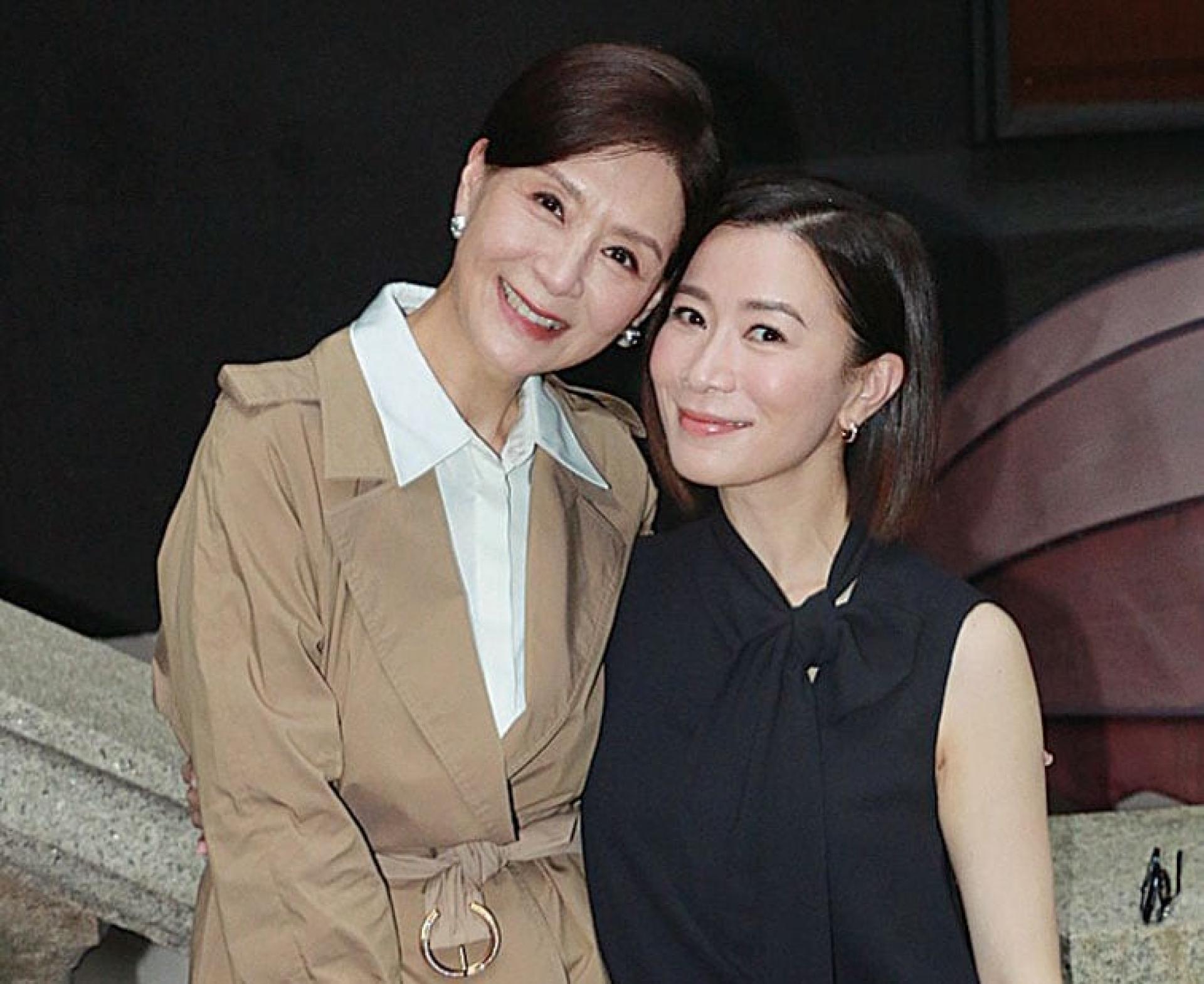 夏文汐（左）、佘诗曼合作得十分愉快。