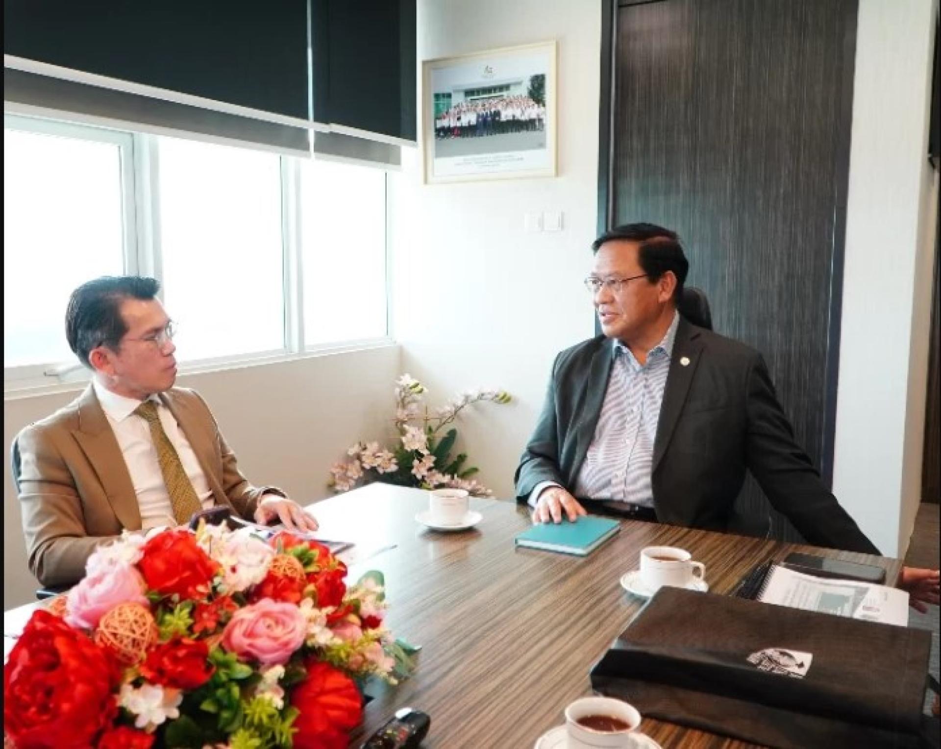 Firdaus speaks to Dr Abdul Rahman.