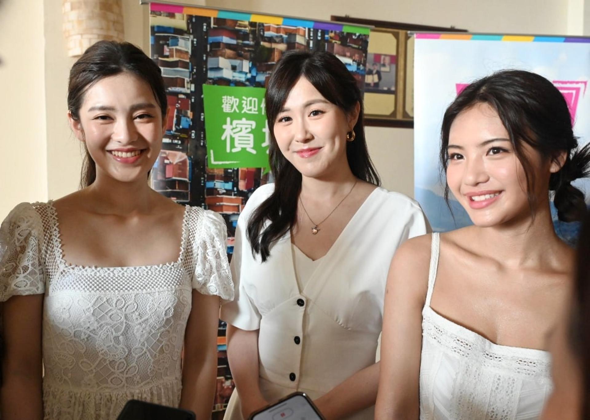 刘佩玥（中）首次当港姐外景嘉宾，笑称自己虽然要求严谨，但也会搞好气氛。