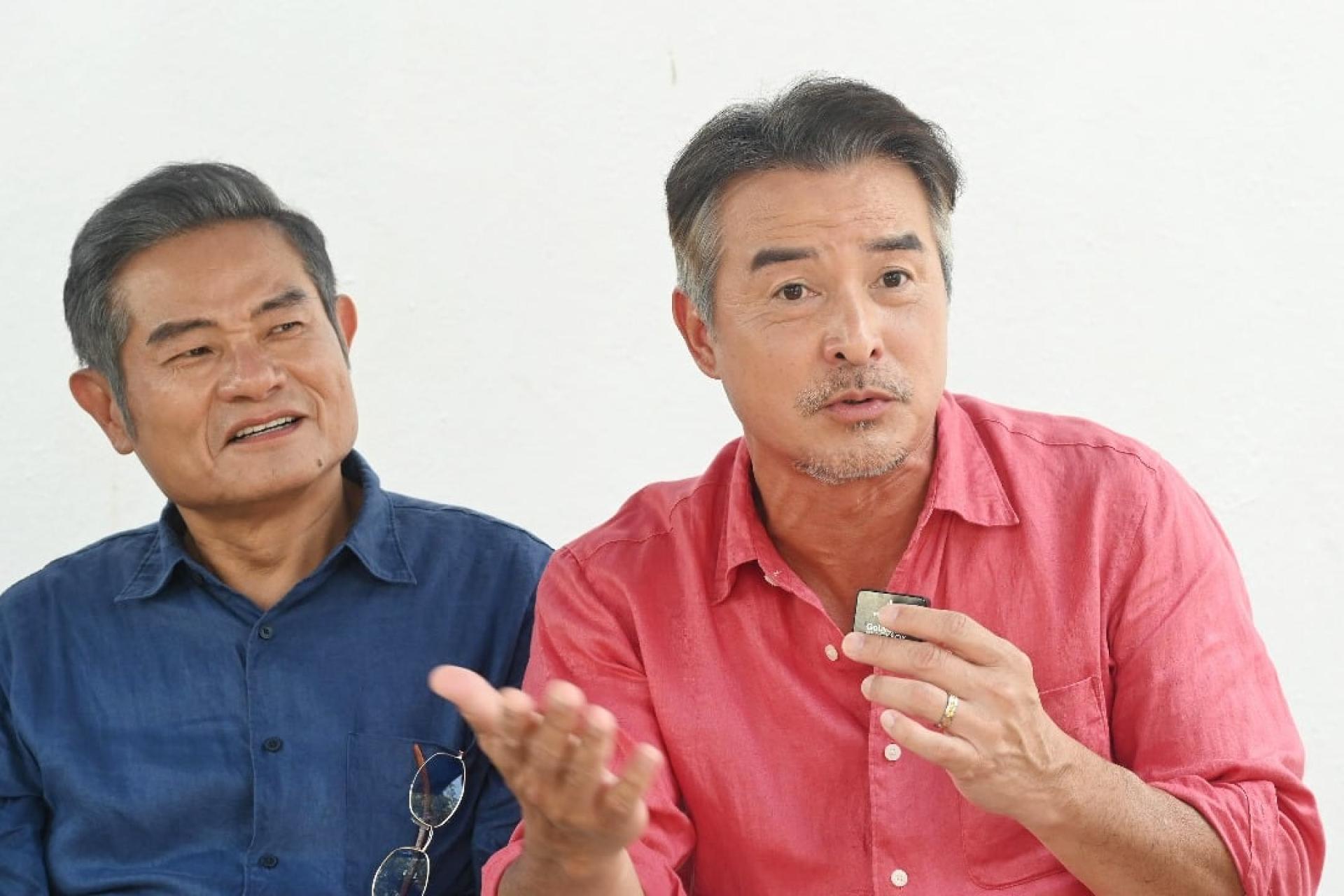 当得知台湾工作人员在槟城只吃泡面后，让李铭顺（右）大呼很丢脸，立即带他们去吃道地美食。