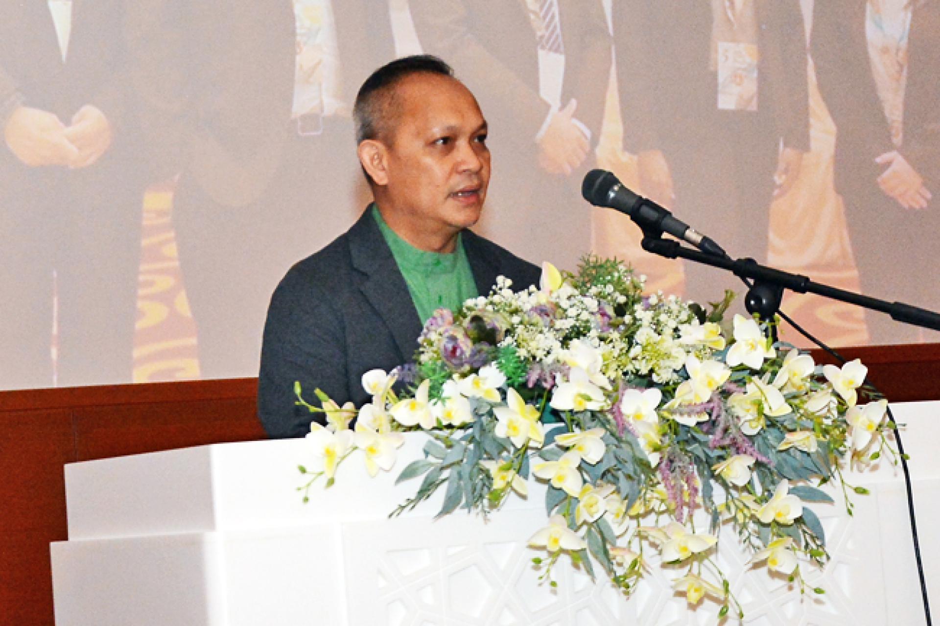 斯市中央医院医务总监院长莫哈未努尔哈萨努丁在会上发言