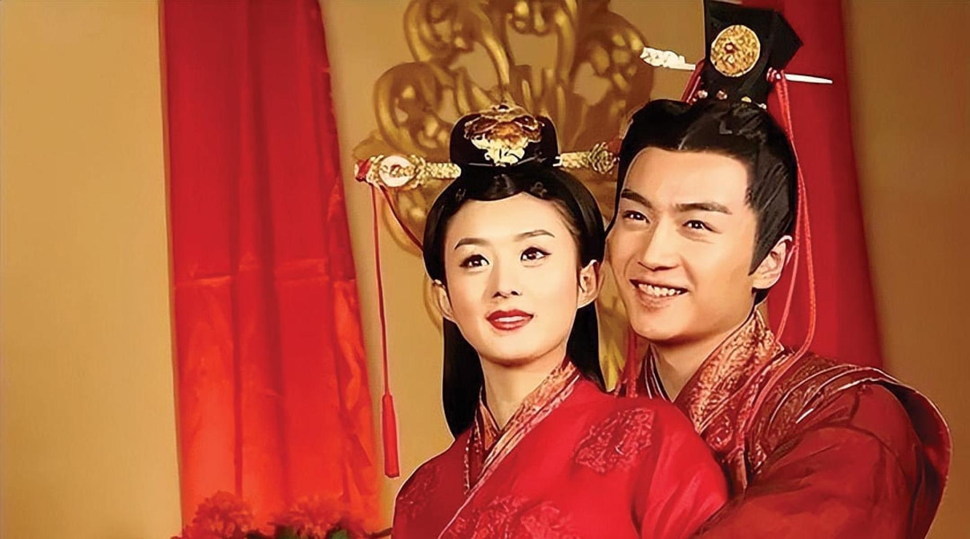 陈晓与赵丽颖12年前合作《陆贞传奇》时，两人爆出热恋，不过陈晓却不认恋情。