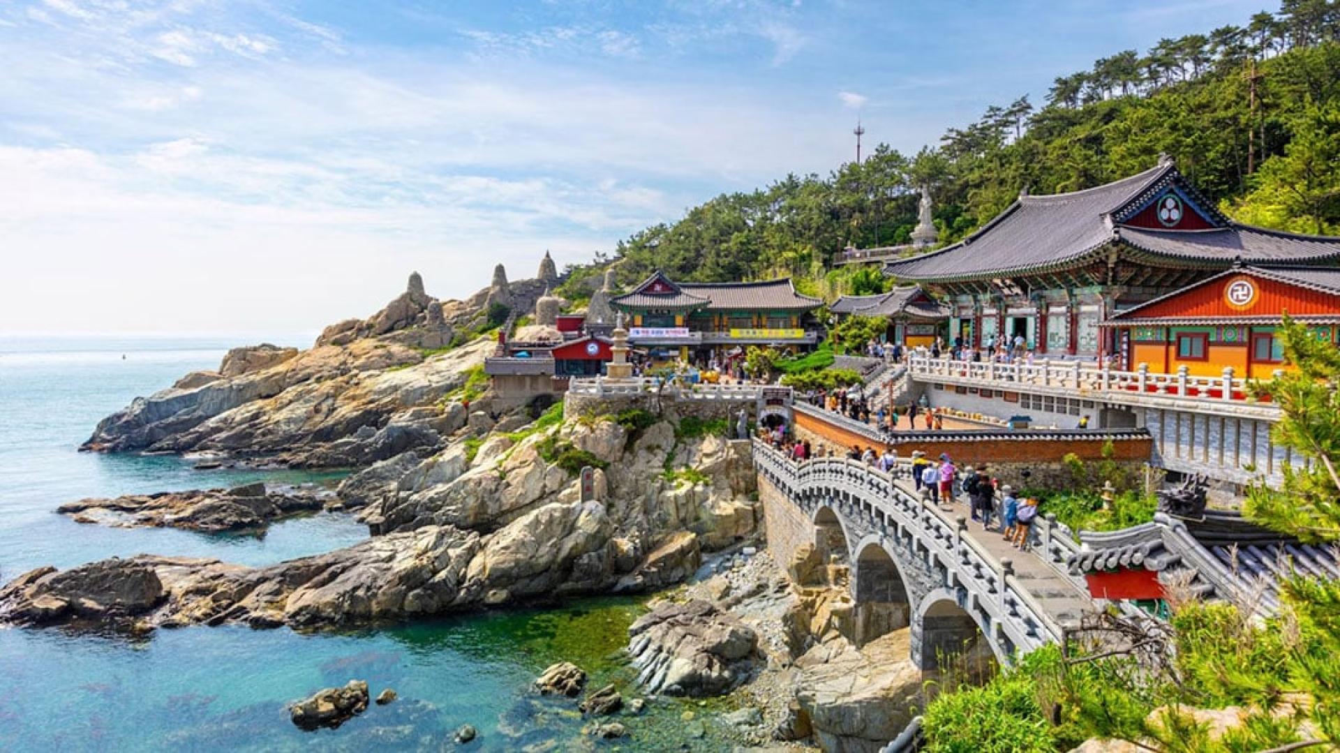 位于韩国釜山市的旅游胜地“海东龙宫寺”。