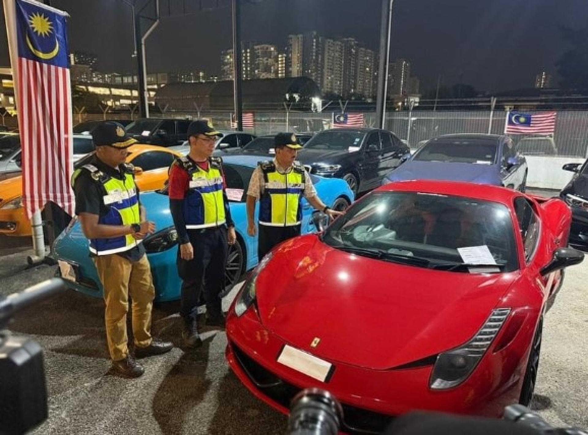 陆路交通局扣押大量涉及各种交通违法行为的豪华轿车。