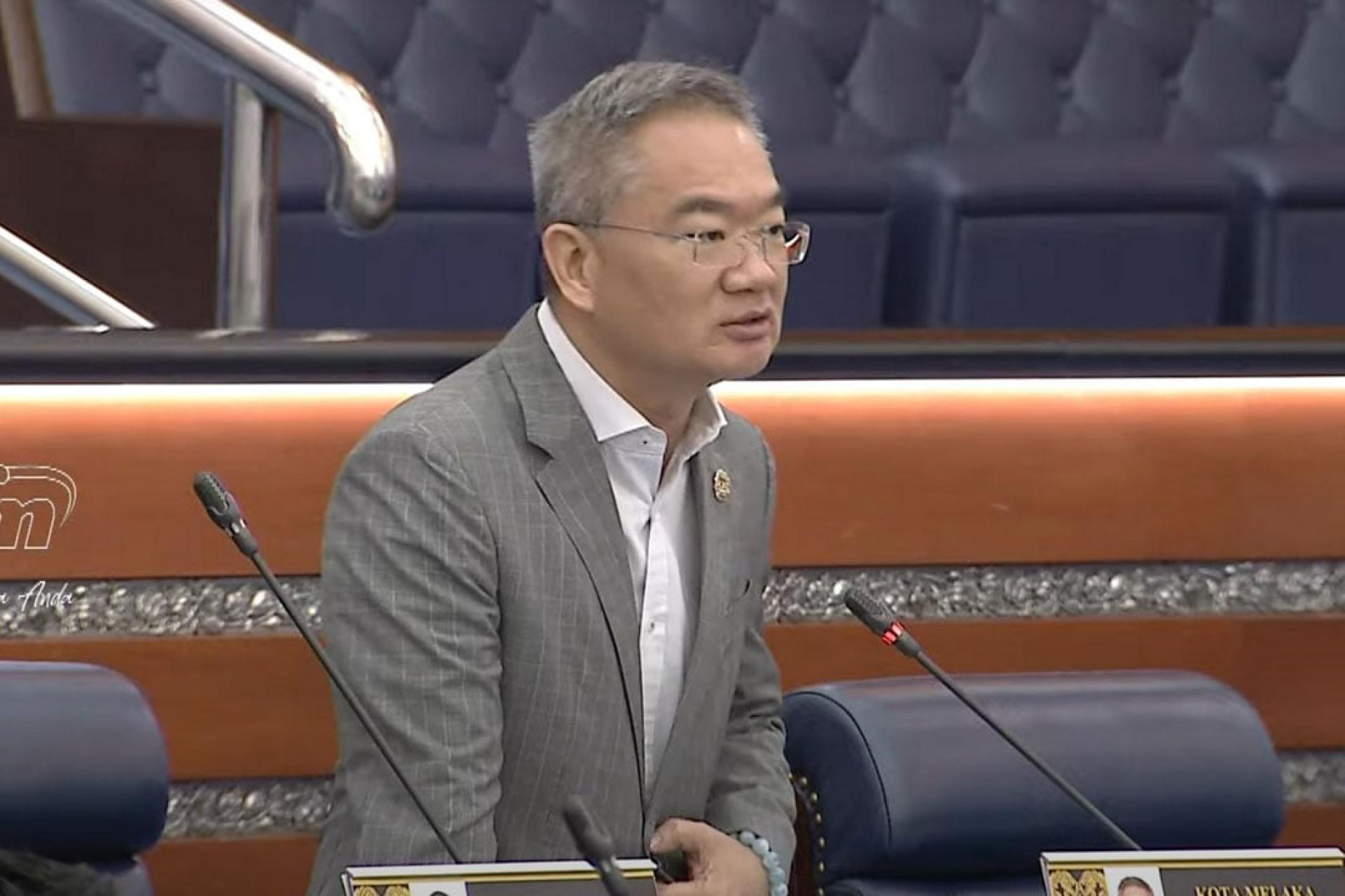 邱培栋揭露，一家合作社邀民众在合作社存款，并承诺高达12%回酬，他遂要求企业发展及合作社部彻查。