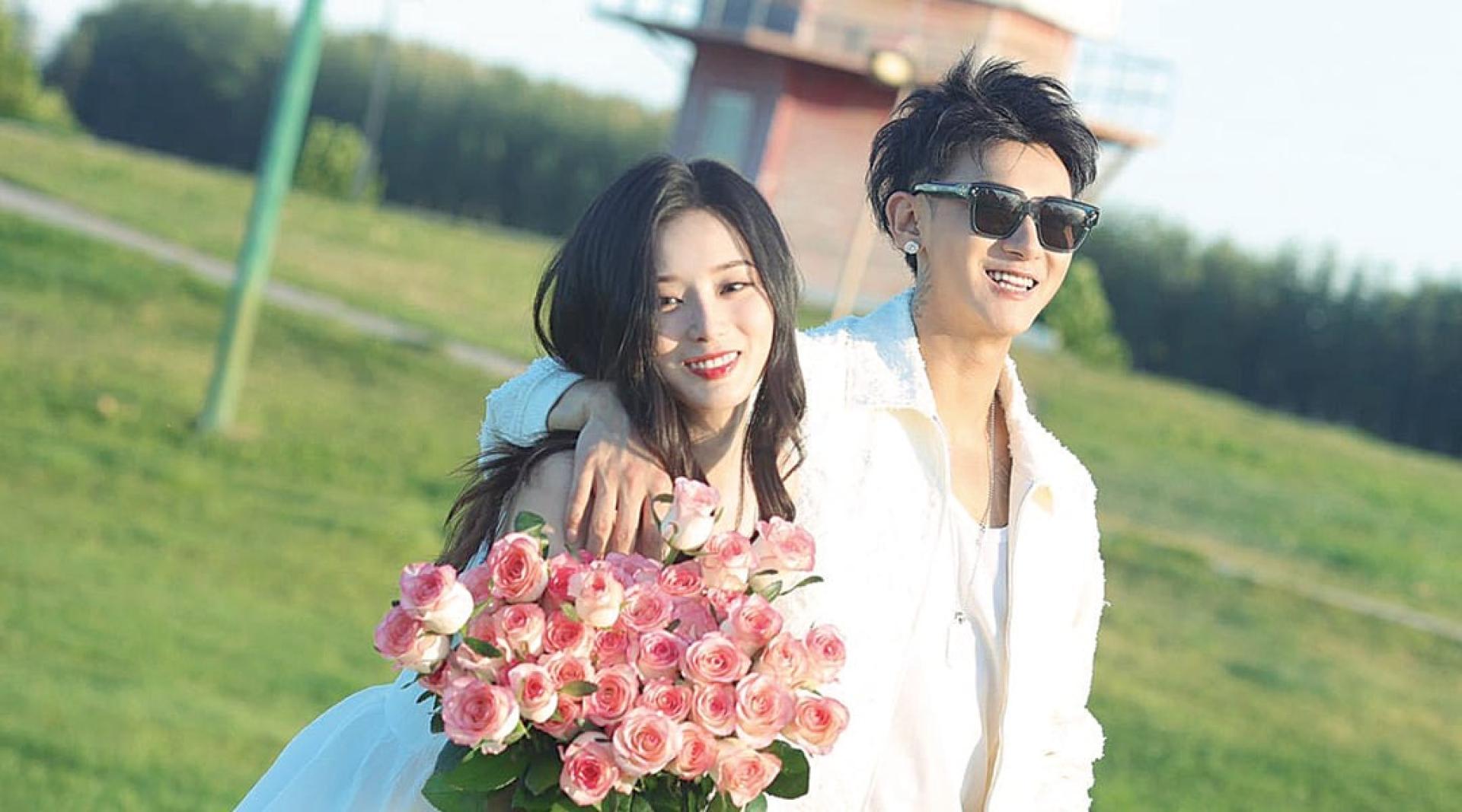 黄子韬与徐艺洋将于今年10月举行婚礼。