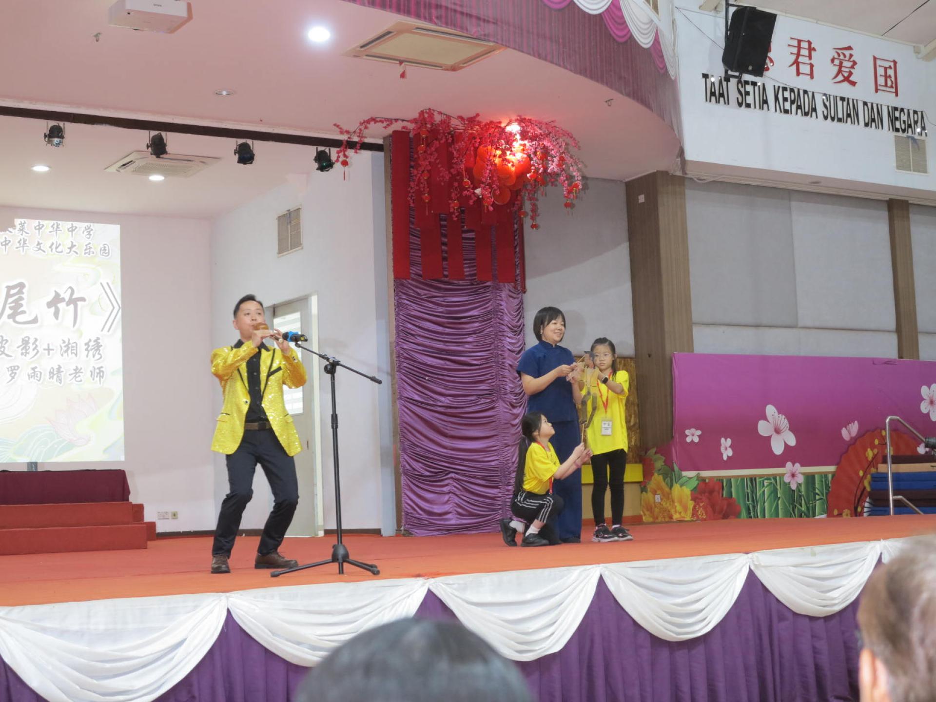 湖南师范大学者师呈献民乐器及皮影