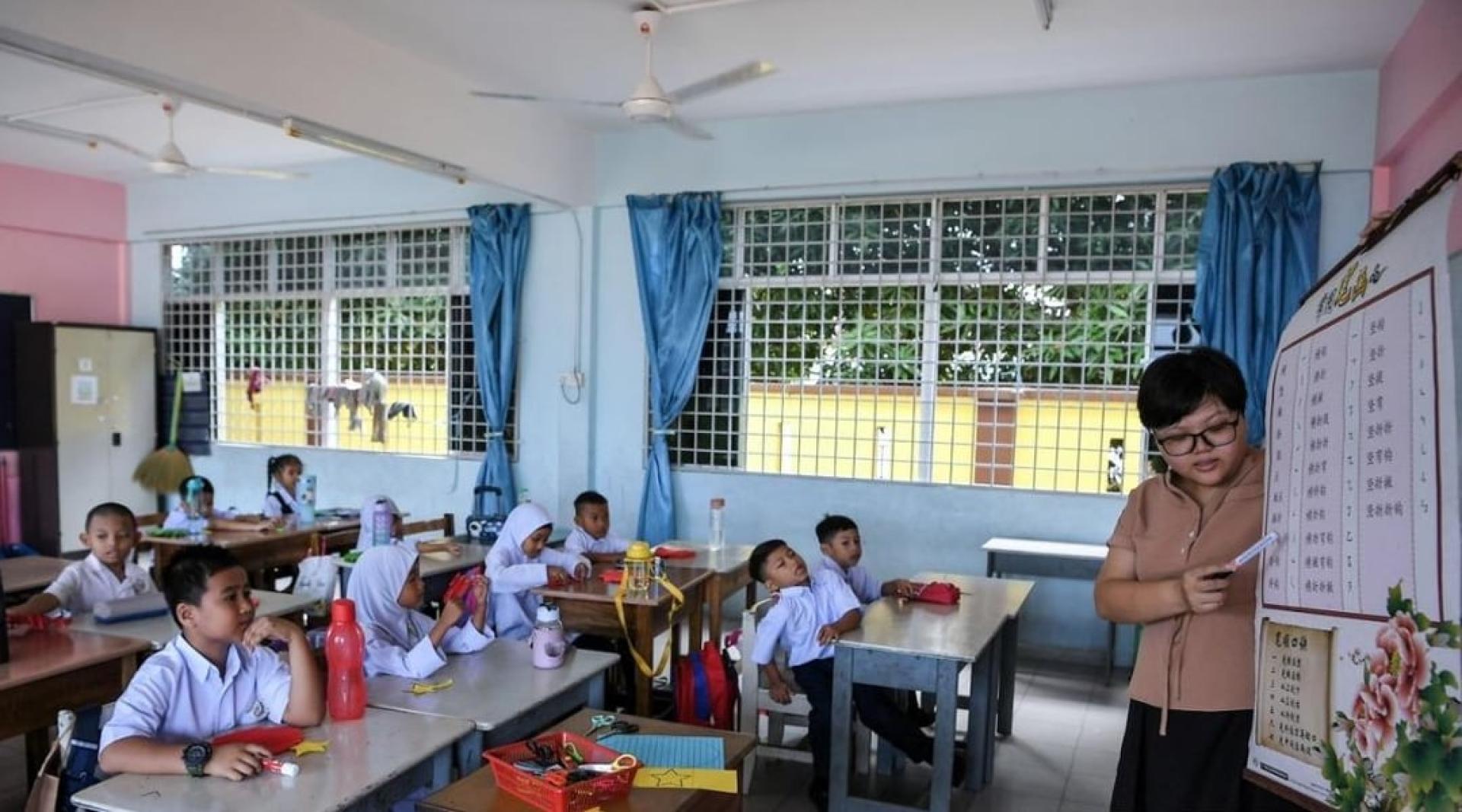 在2024/2025学年，在入学3个月后未能掌握3M技能的一年级学生没超过三成。