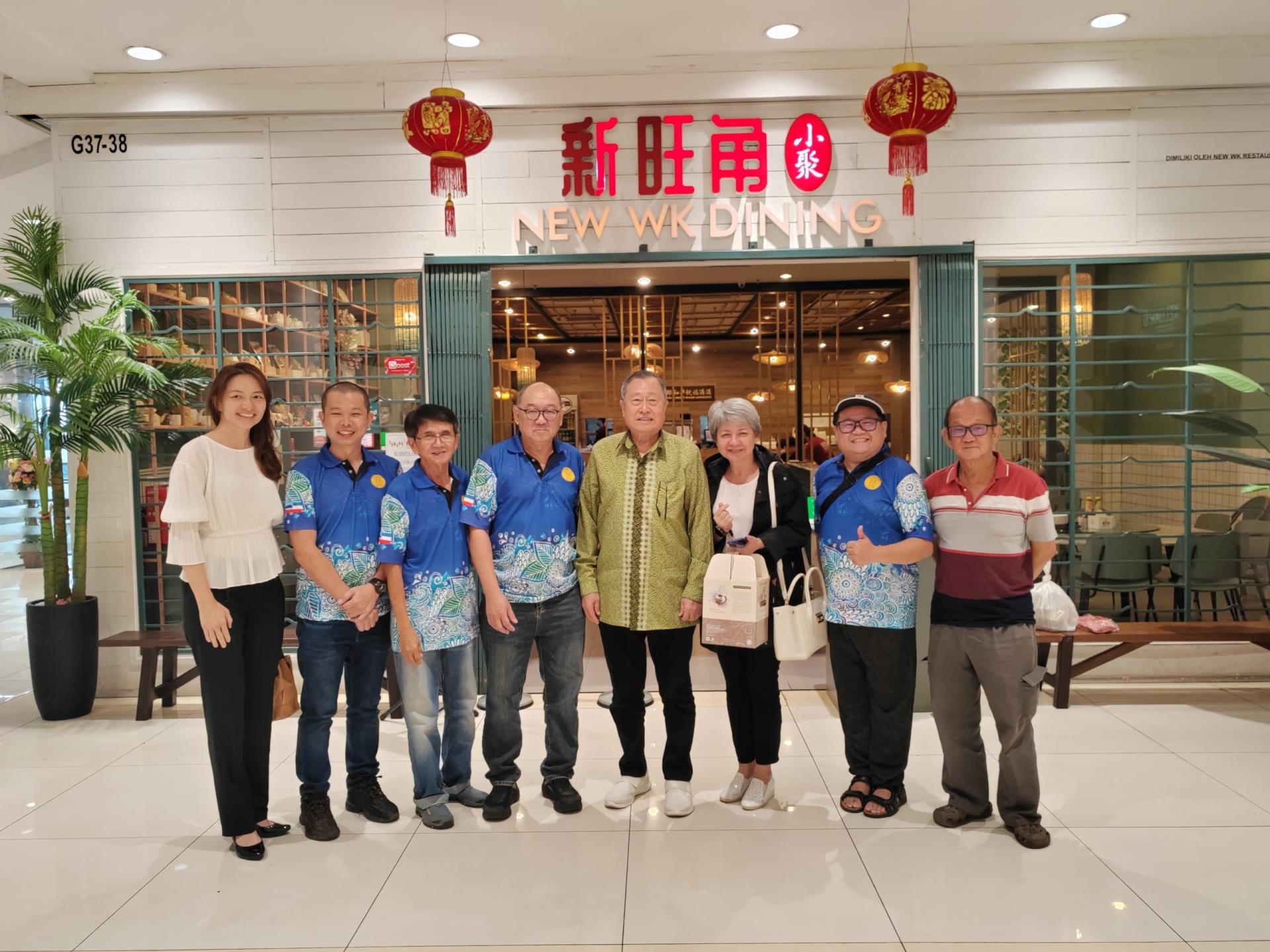 汶莱中华台北旅汶侨民协会会长拿督斯里林长镇与沙巴丹南金门会馆主席甲必丹吕德强及该会成员合影