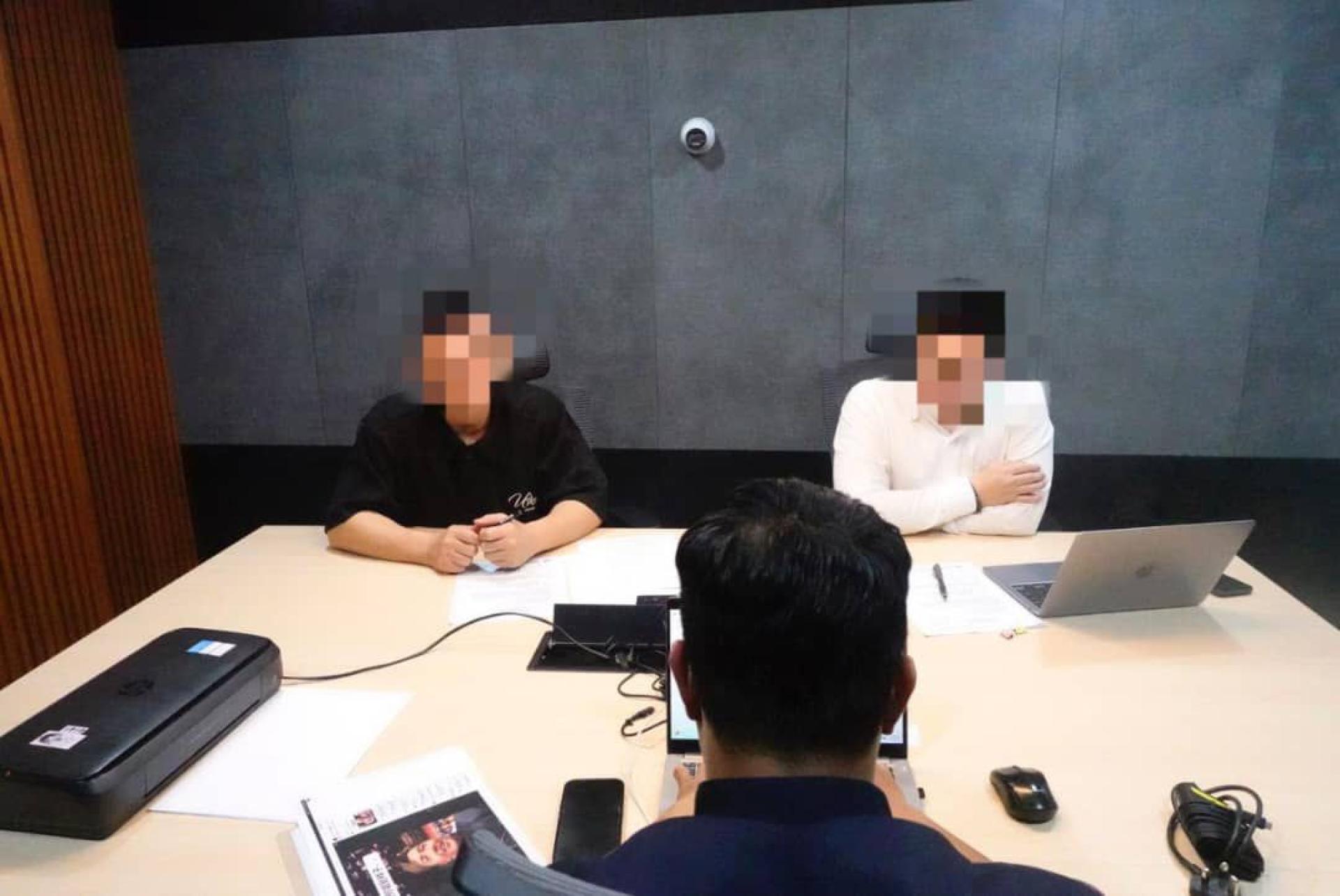 通讯委会在8月12日，已向两名涉嫌“不尊重”国歌的人士录取口供，并扣押一台手机及一张电话sim卡，以作进一步调查。（通讯及多媒体委员会提供照片）