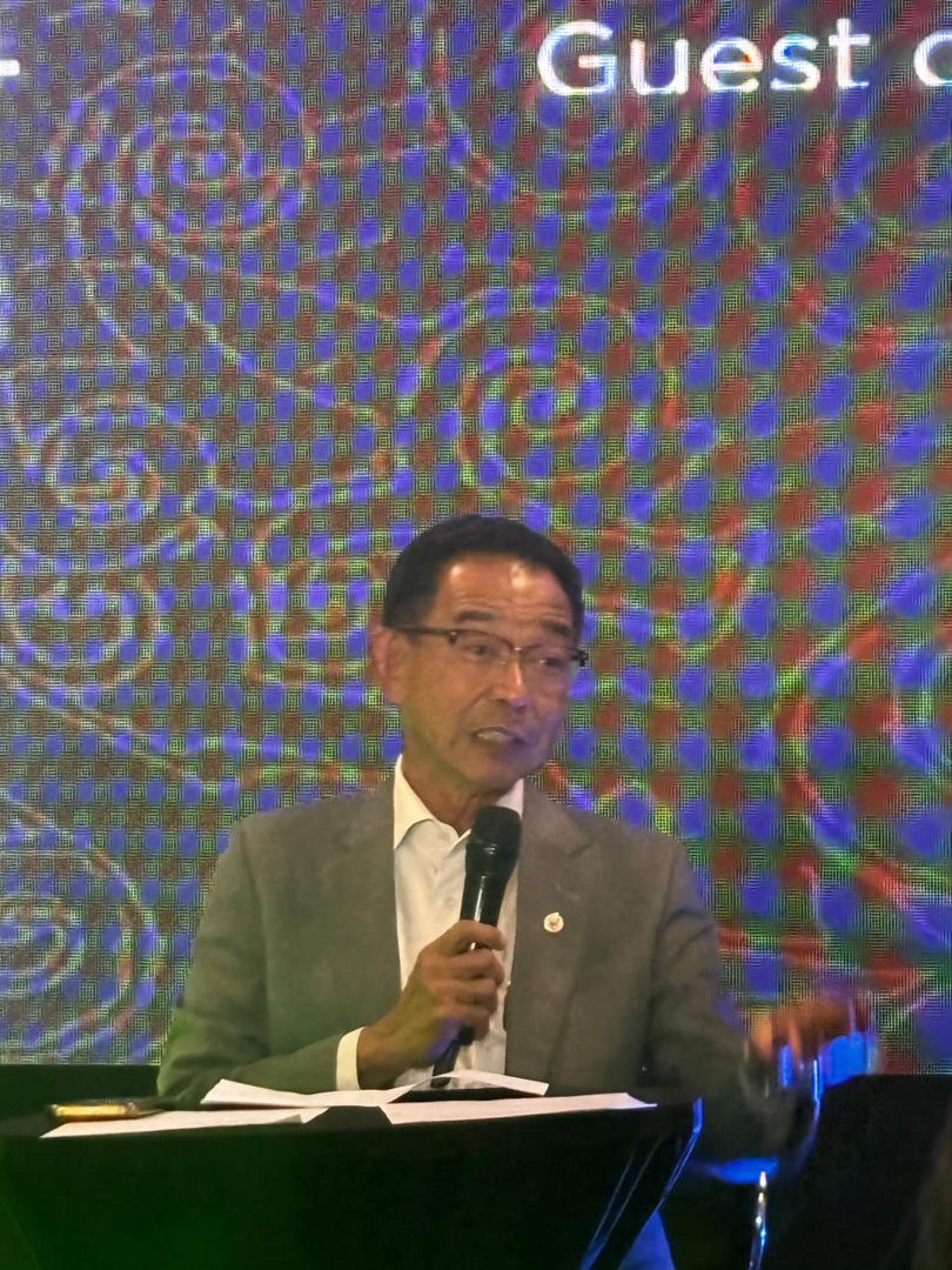 Datuk Seri Abdul Karim Rahman Hamzah berucap pada pelancaran Kalendar Festival WAK.