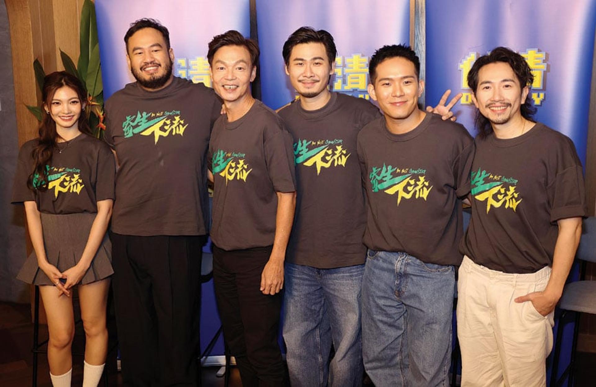 《寄生下流》正如火如荼拍摄中，预计8月底杀青。主演群Adeline（左起）、大Hee、李国煌、丧Bill、培永及叶朝明接受媒体访问，畅聊拍摄趣事。