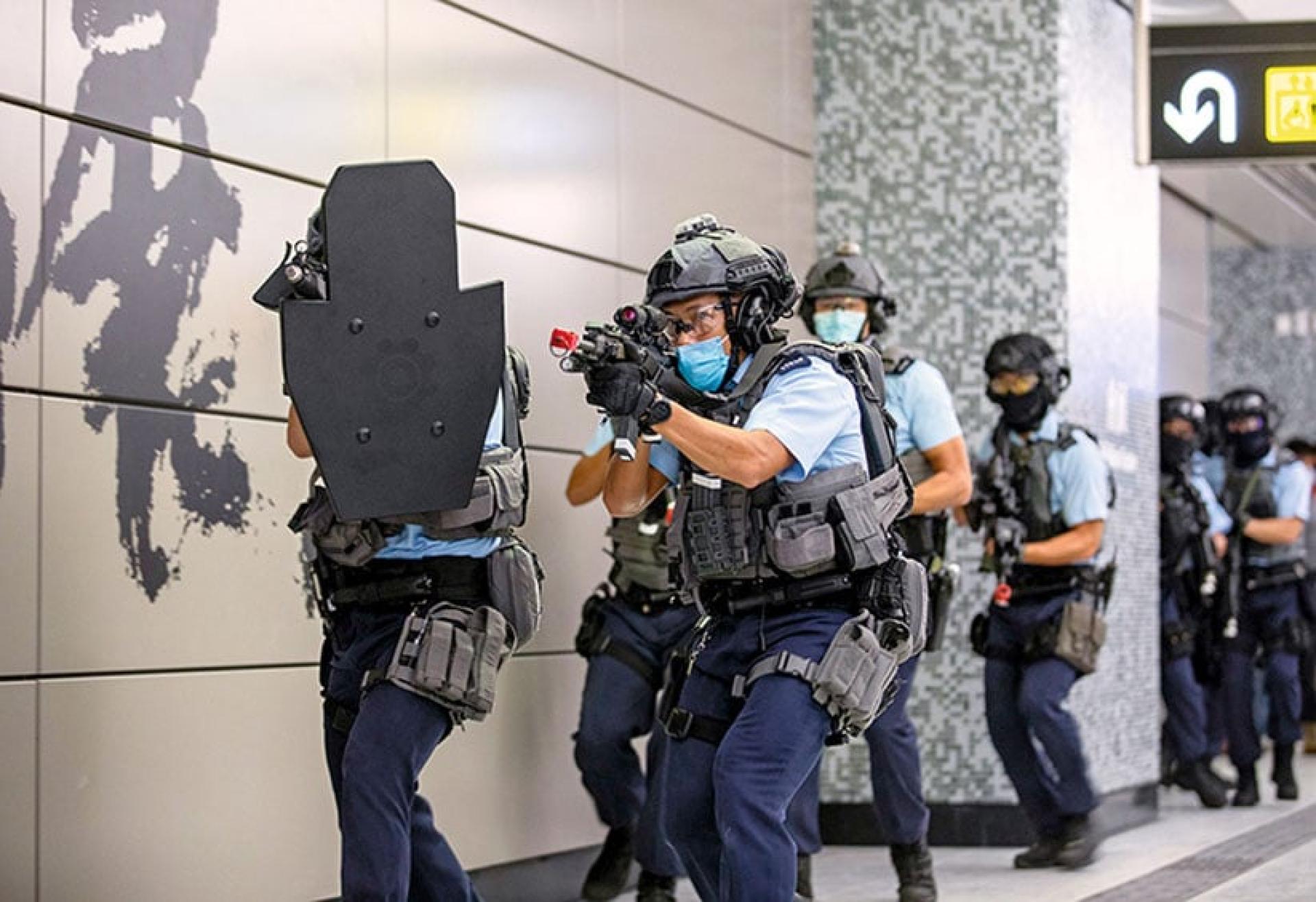 香港反恐特勤队联同特区警察等于2022年5月10日举行代号“海盾”的联合反恐演习。（档案照）