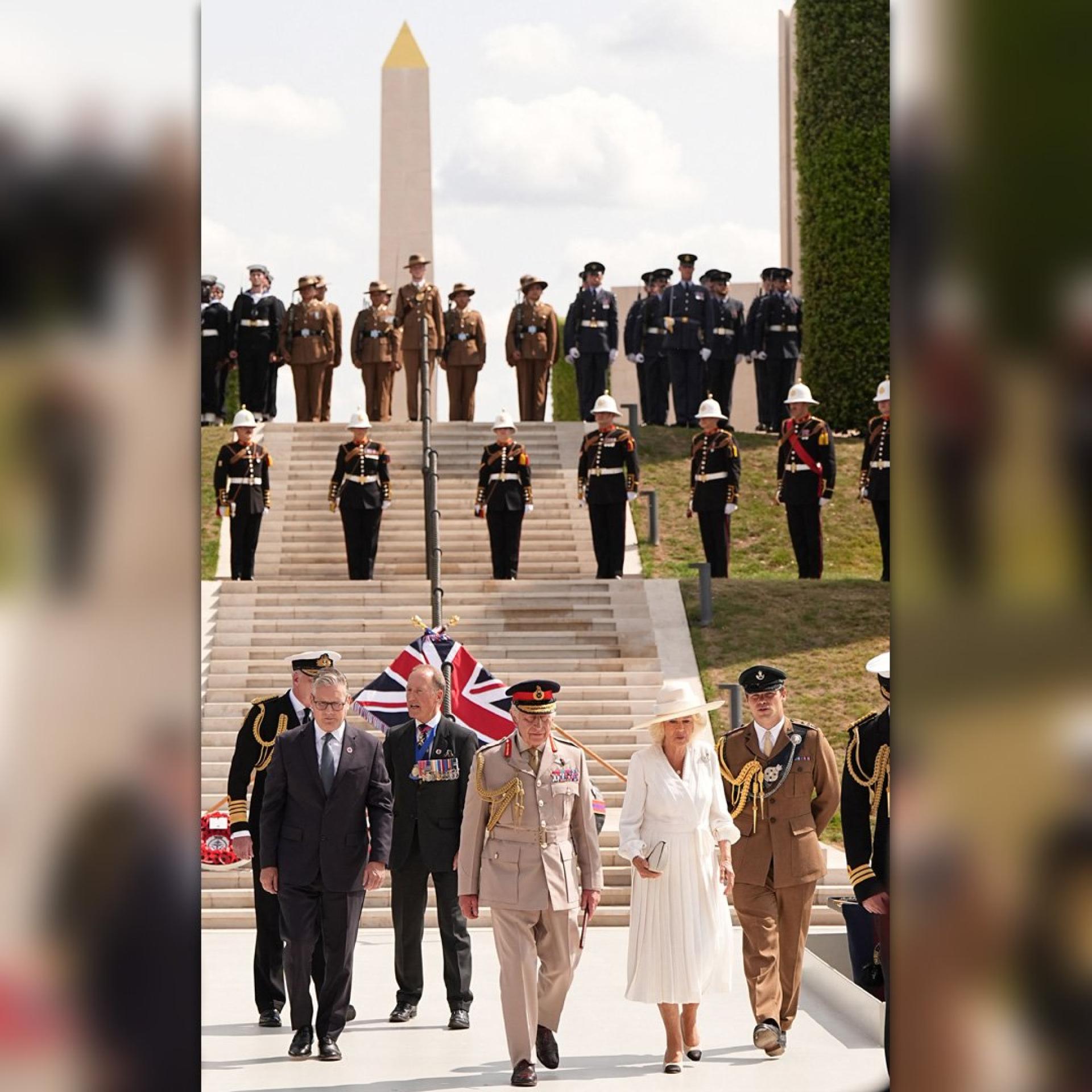 英国国王查理三世与王后卡米拉、英国首相斯塔默出席仪式。