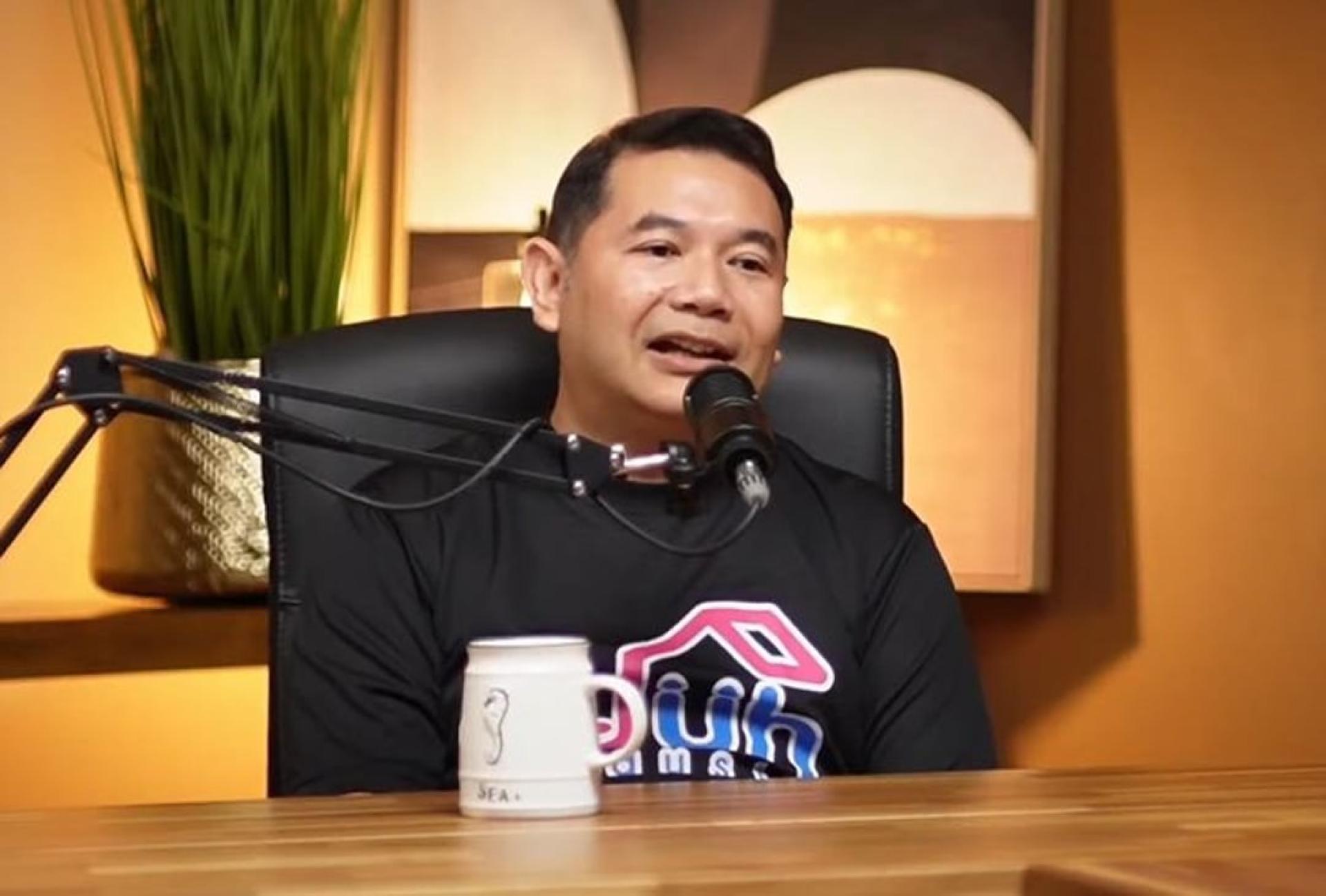 拉菲兹问，阿克马这种揪众霸凌和恐吓五金店老板的行为，还要持续多久。