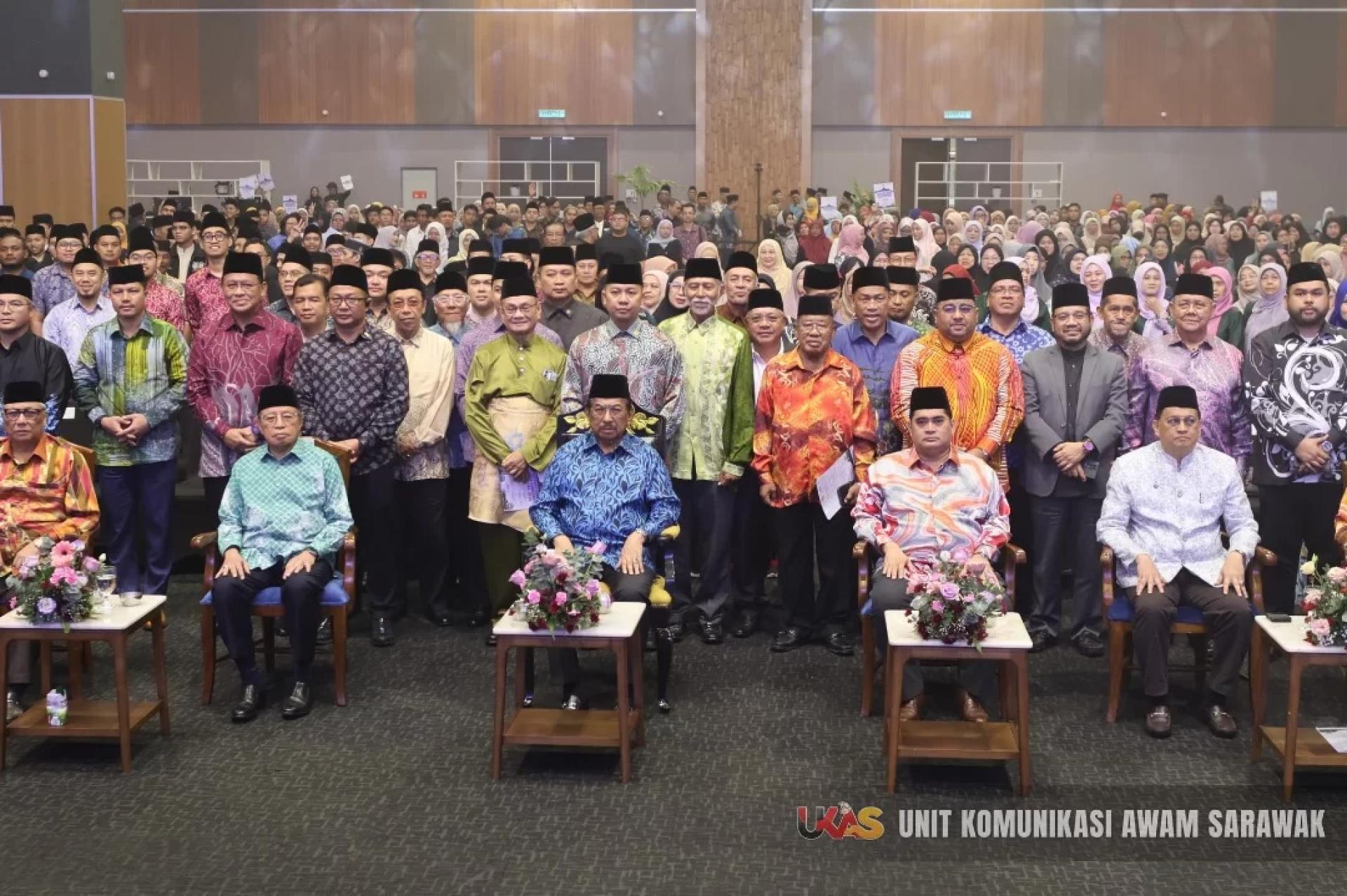 Sabah Governor Tun Musa Aman (centre), Abang Johari (2nd left) alongside distinguished guests in a group photo. Photo: UKAS