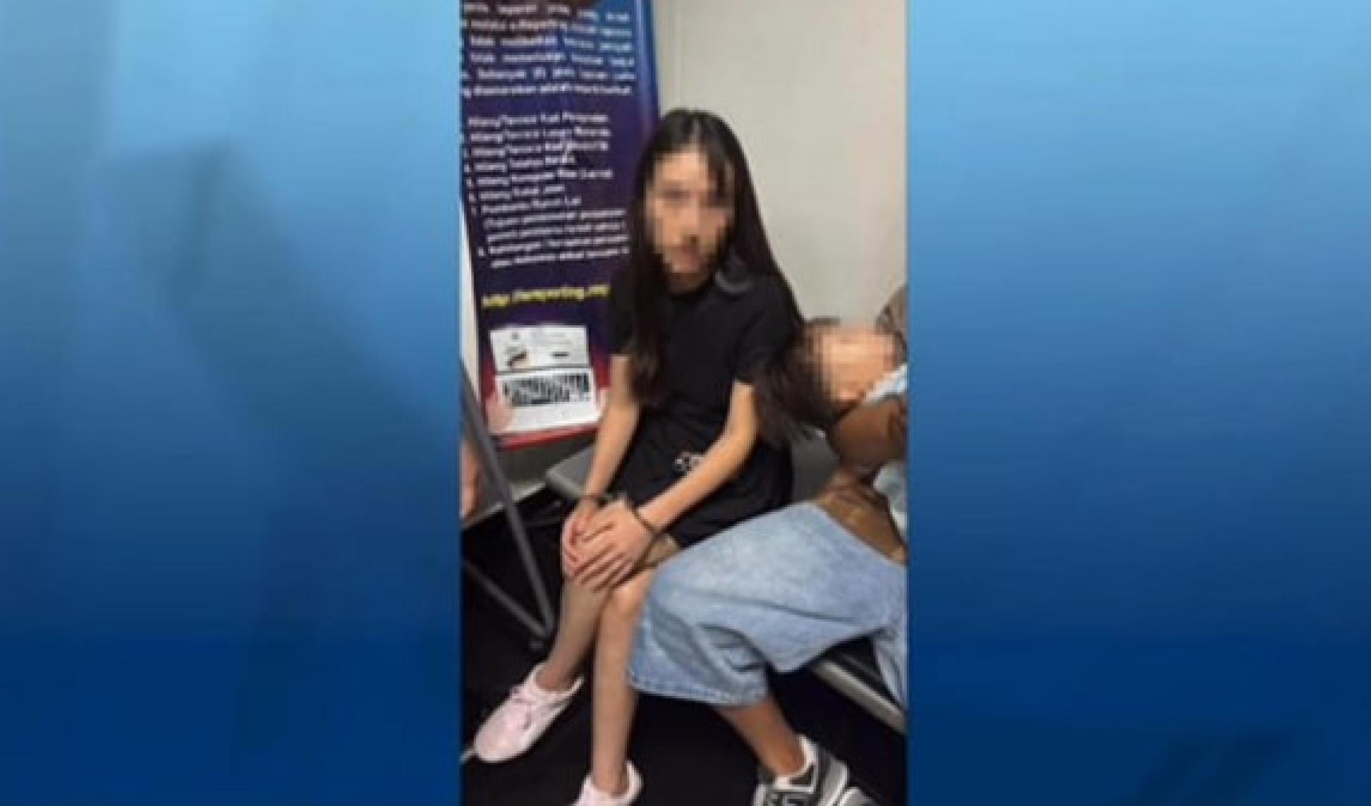 中国籍女子在吉隆坡国际机场（KLIA）出境检查时情绪激动，并袭击一名移民局官员，当场被逮捕。