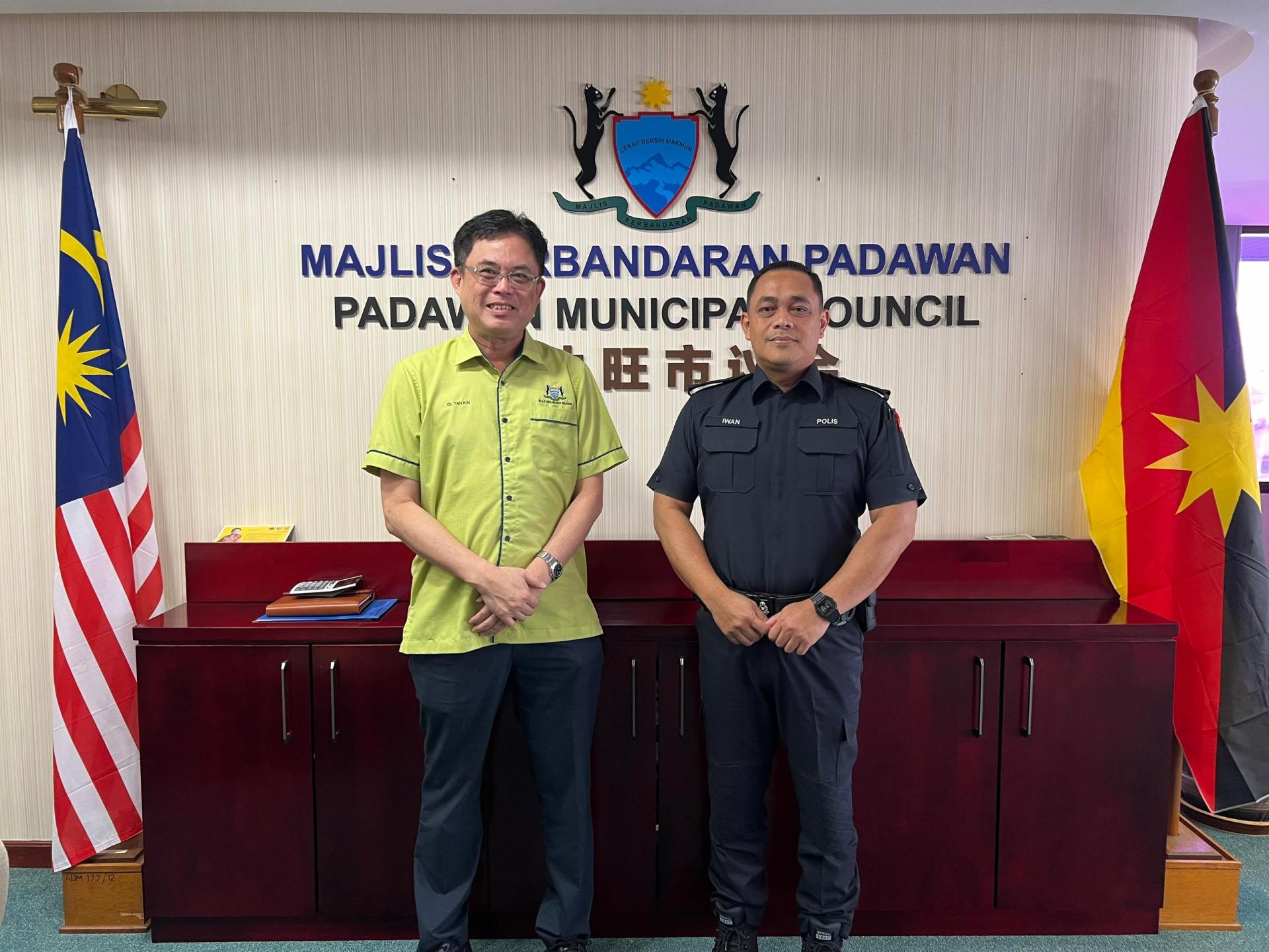 巴达旺市议会主席陈开（左）表示愿意与警方和相关机构合作，共同打击网络赌博及其他非法活动。
