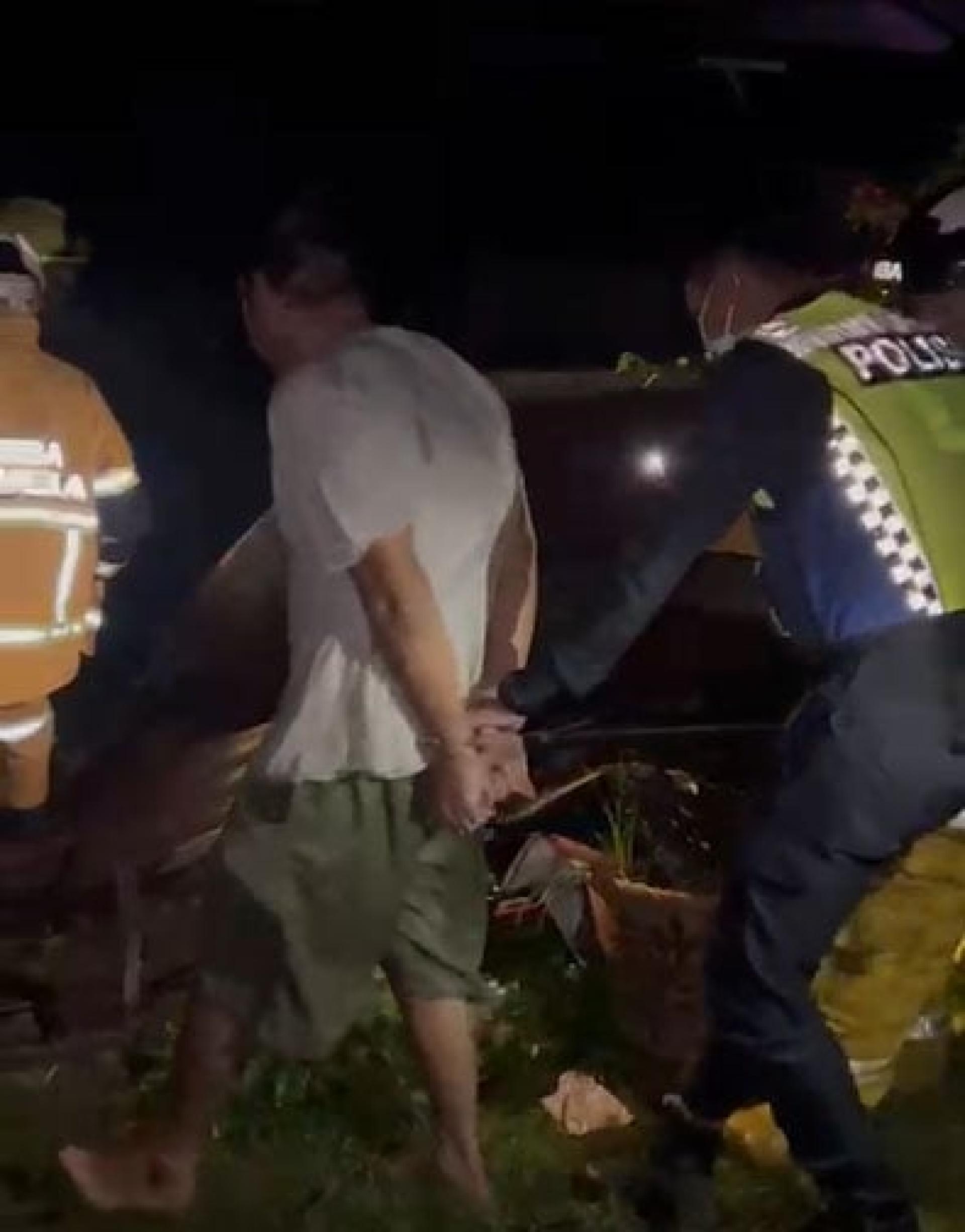 嫌犯被警方逮捕。