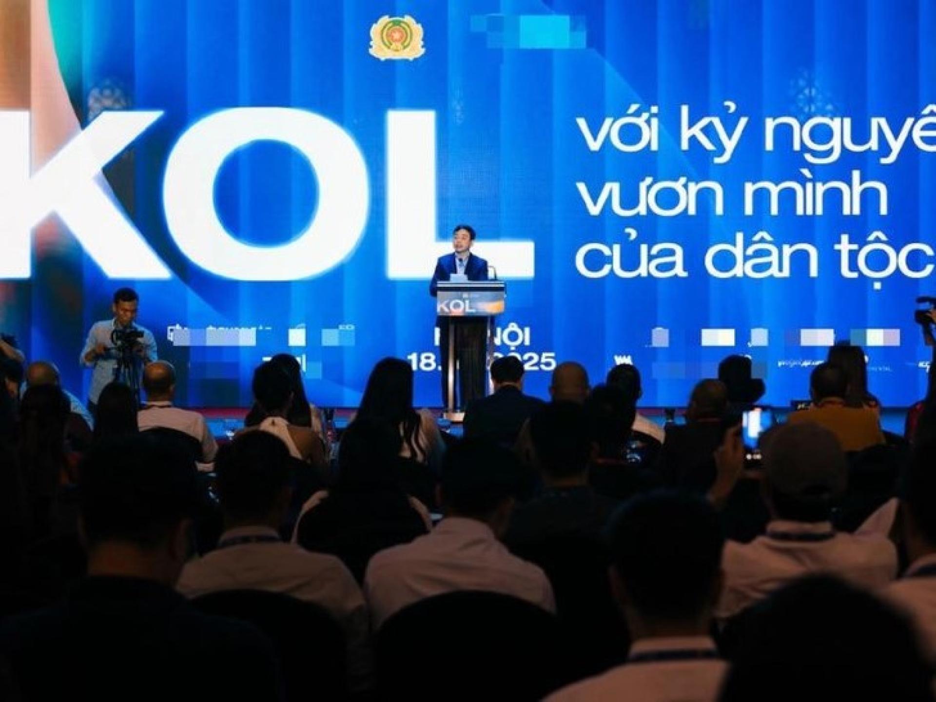 网络安全与高科技犯罪防控局局长黎春明少将出席开幕式并发表重要讲话。